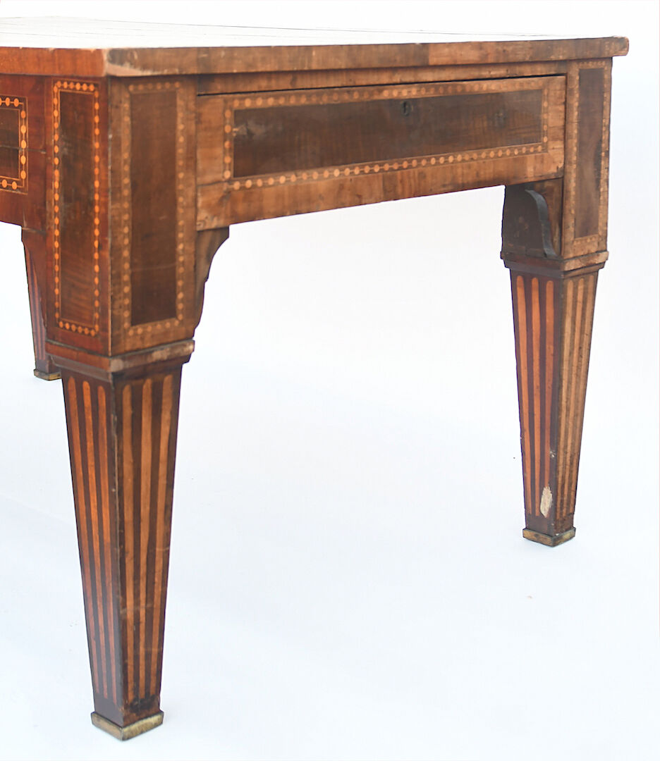Office called "partner desk" opening with four drawers on its four faces