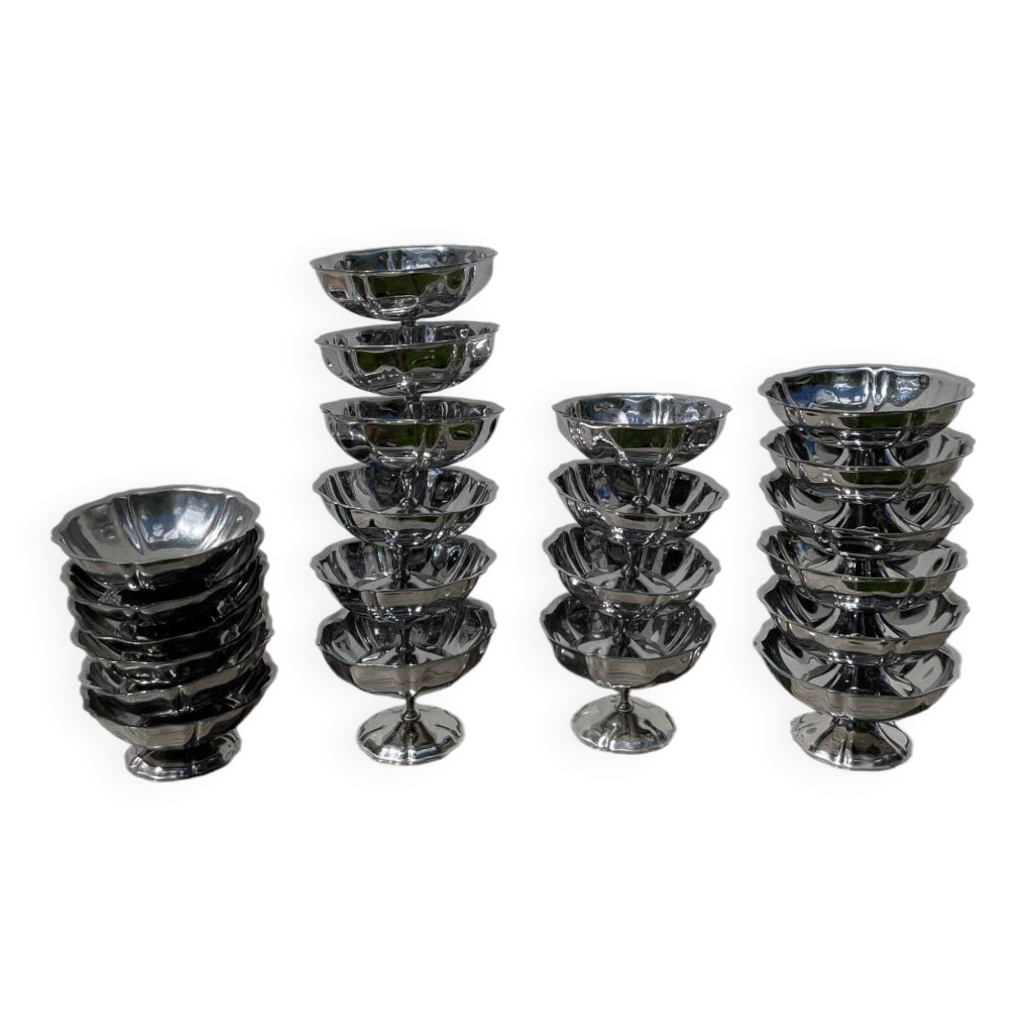 Set of 22 stainless steel cups