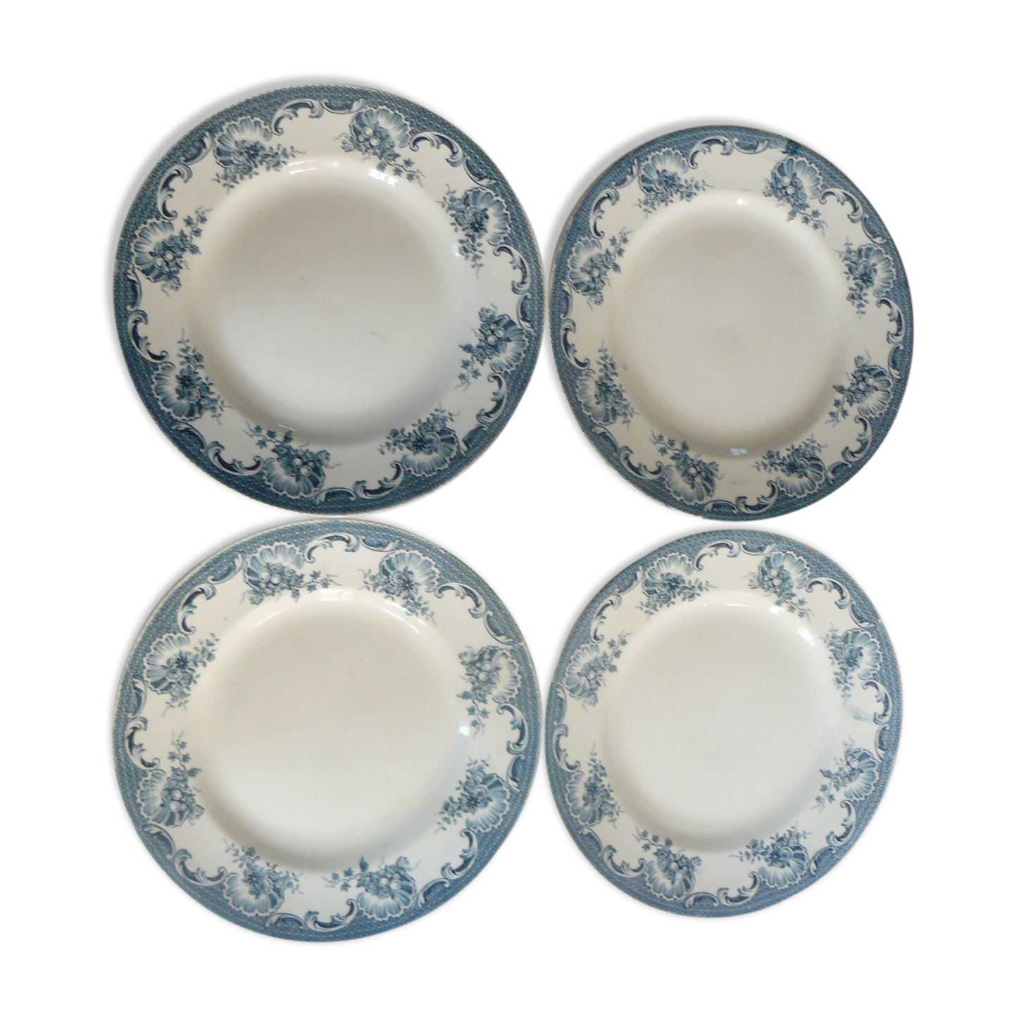 Lot of 4 flat plates Iron earth, model La Vallière of ST Amand
