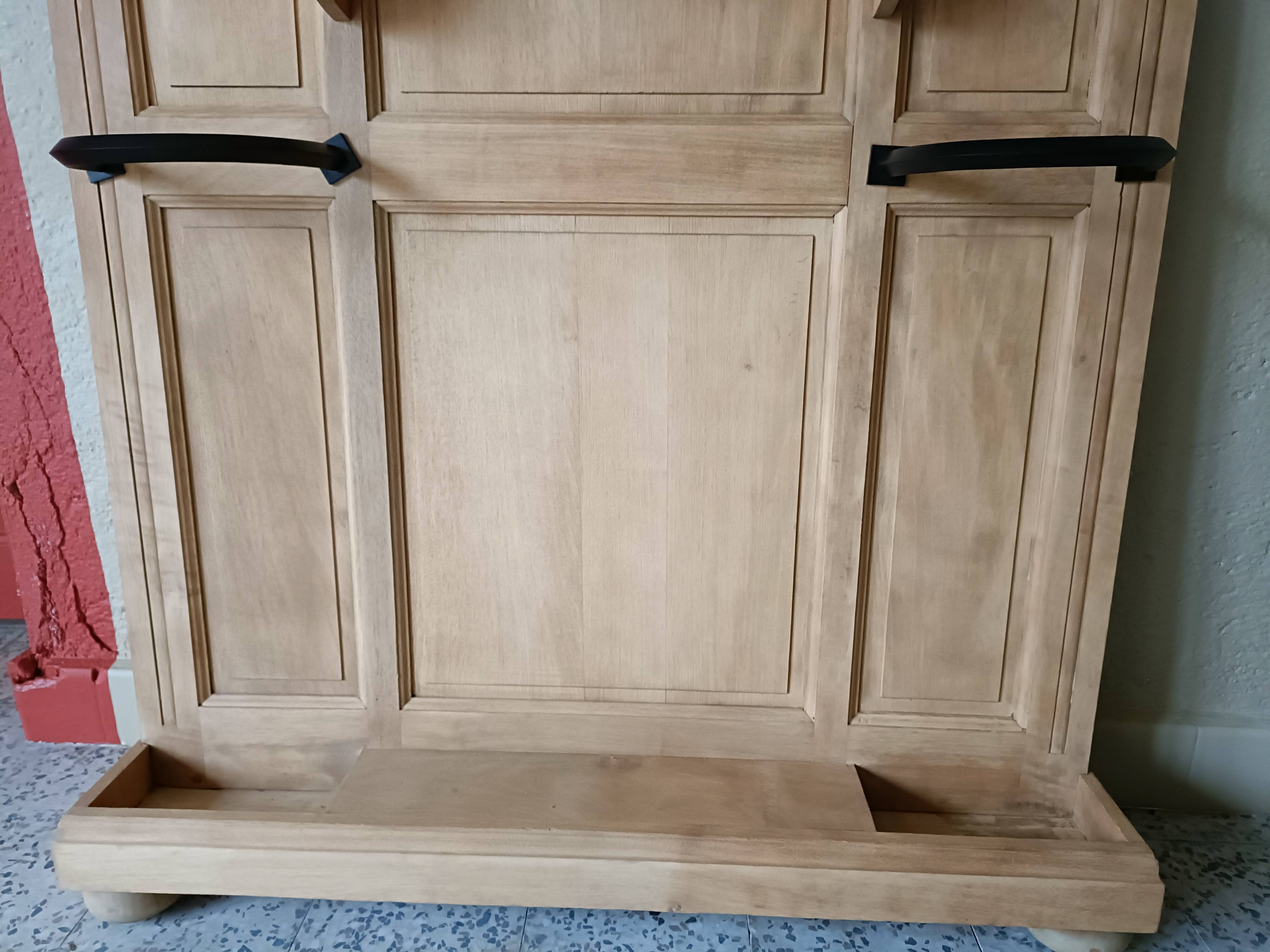 Entrance hall, renovated Art Deco coat rack