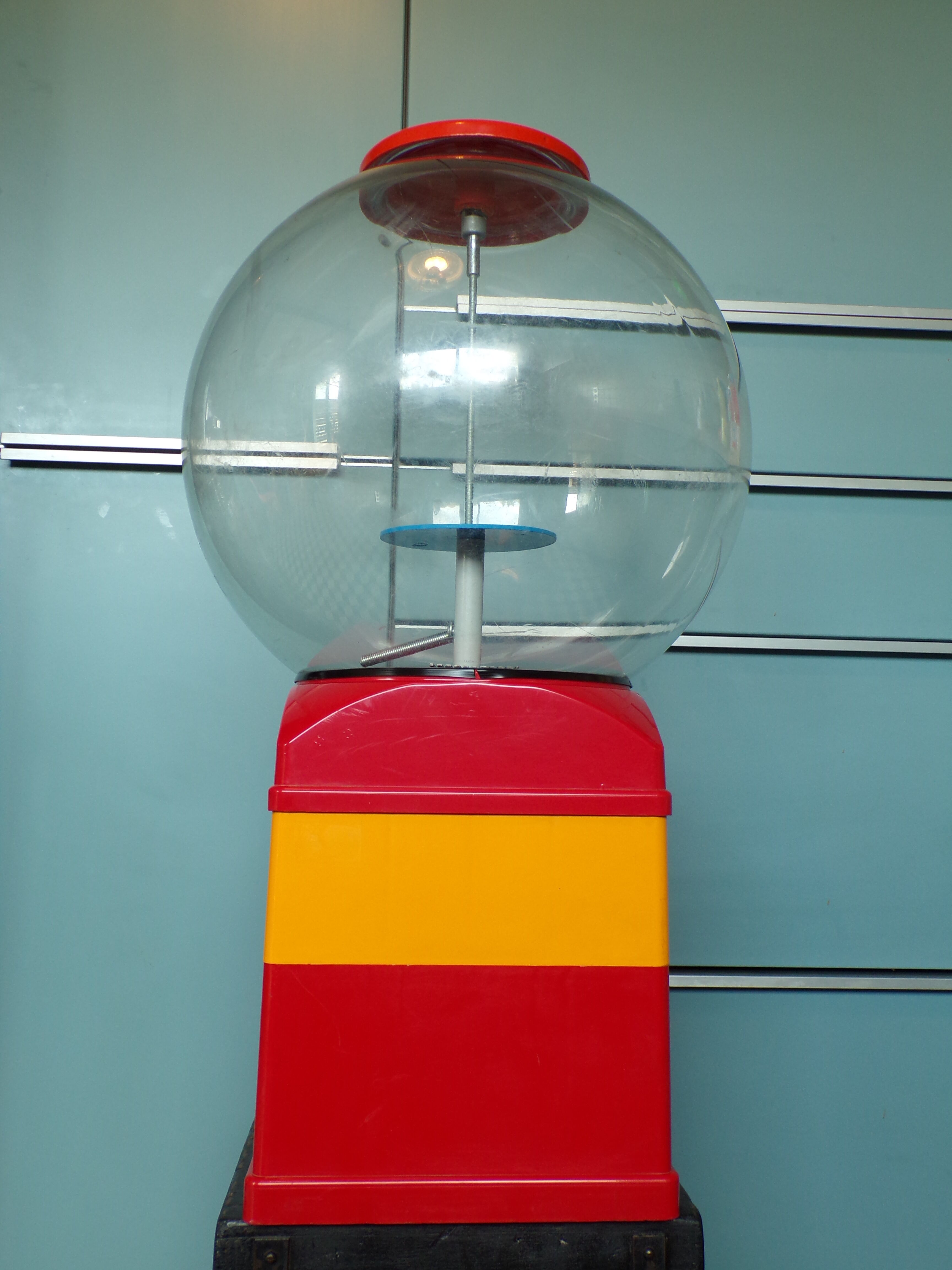 Vintage chewing gum dispenser