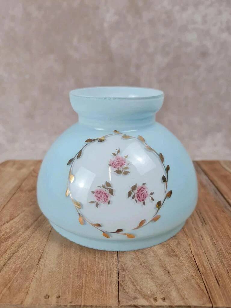 Abat-jour ancien en opaline bleue décor roses