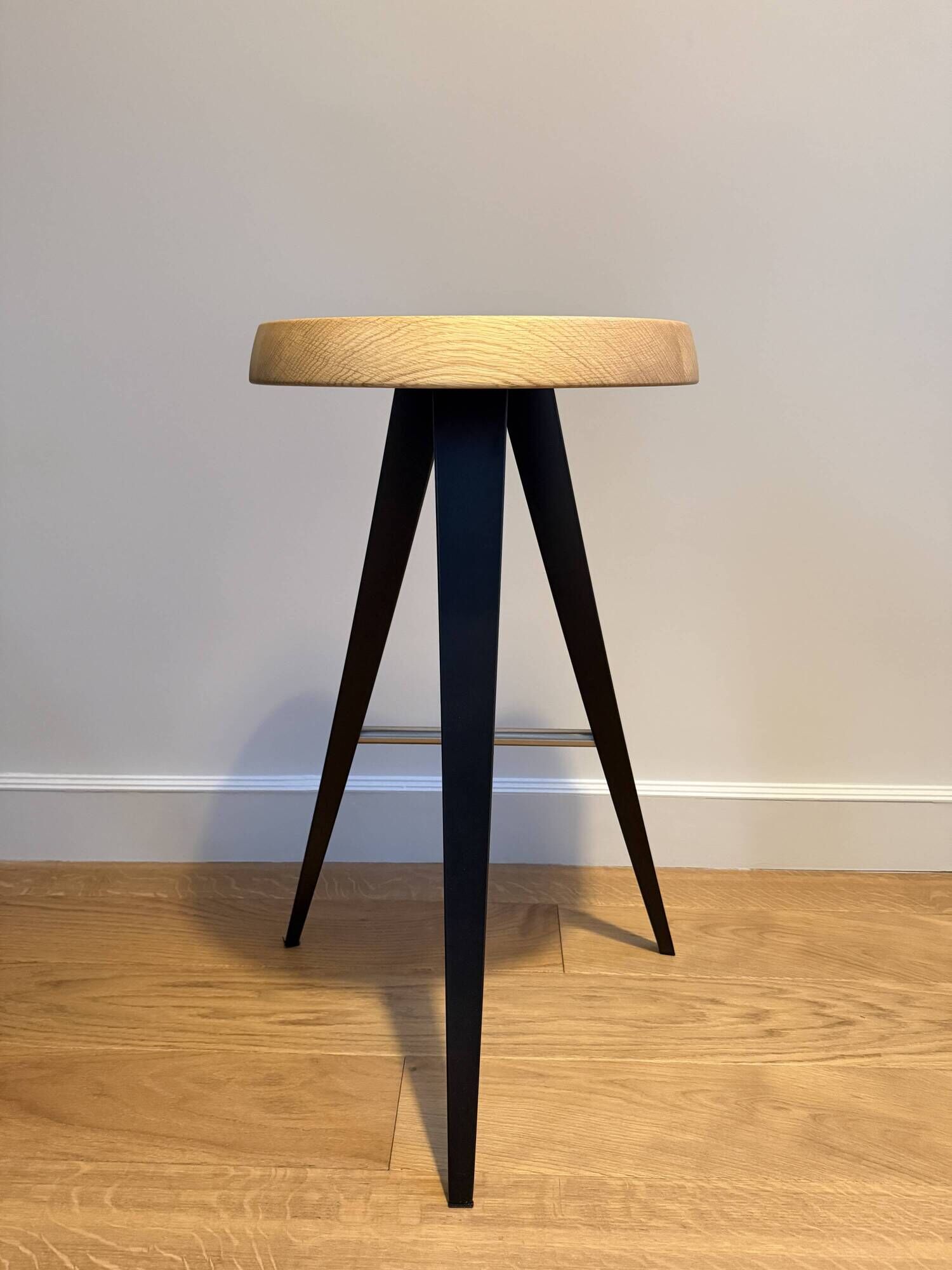 Mexican stool 531 Charlotte Perriand Natural oak and black legs, new