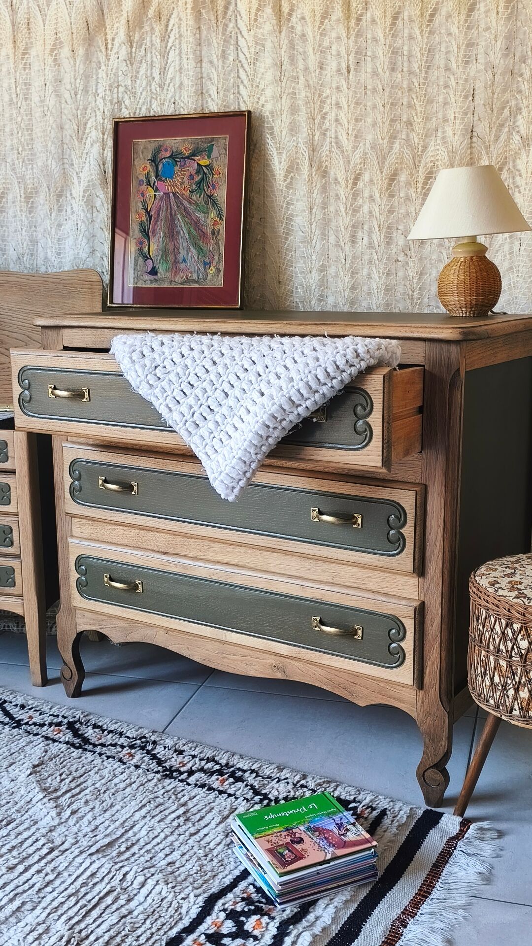 Oak chest of drawers