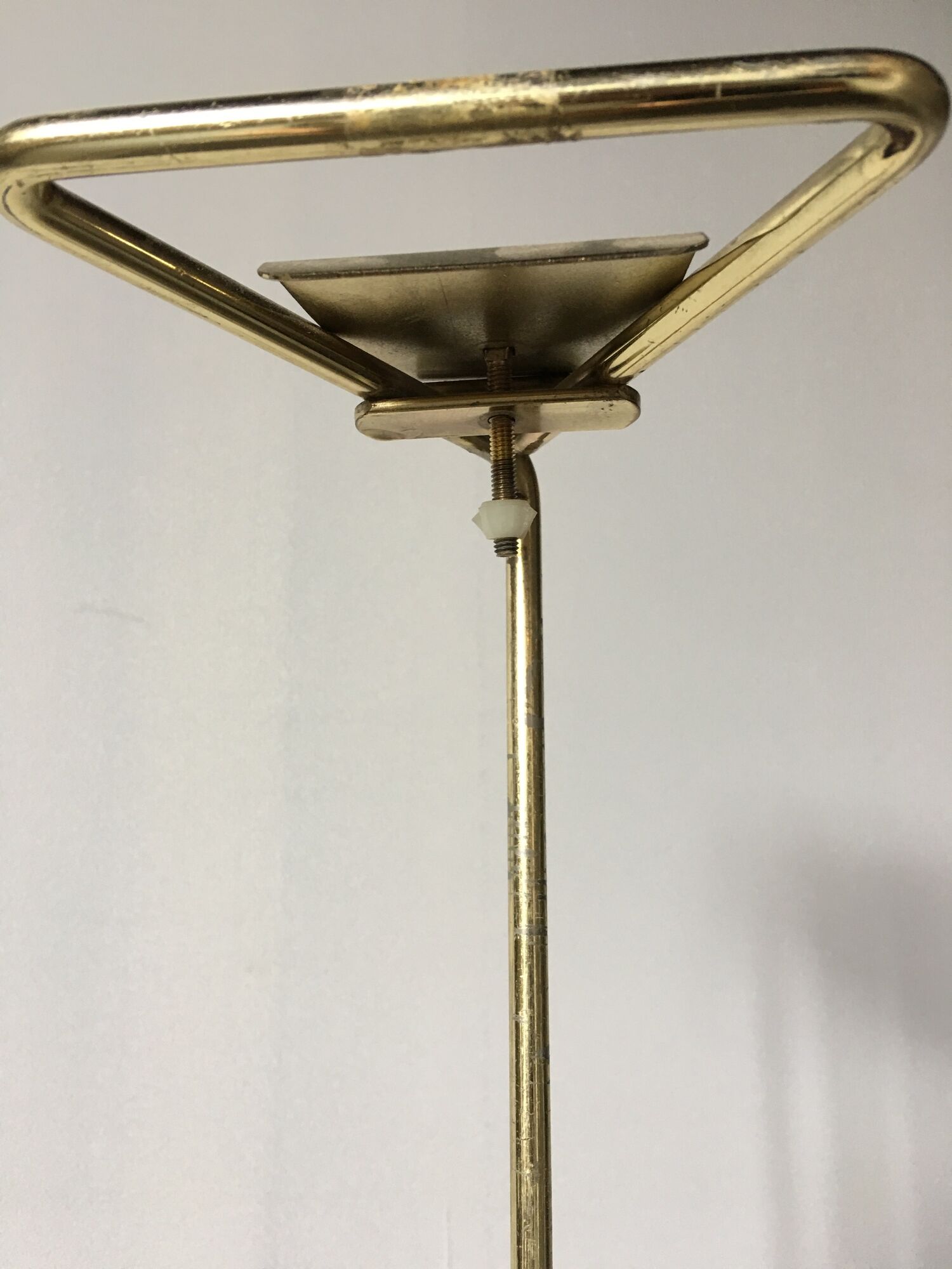 Desserte à musique, porte-vinyles, laiton et métal perforé 1950, 60