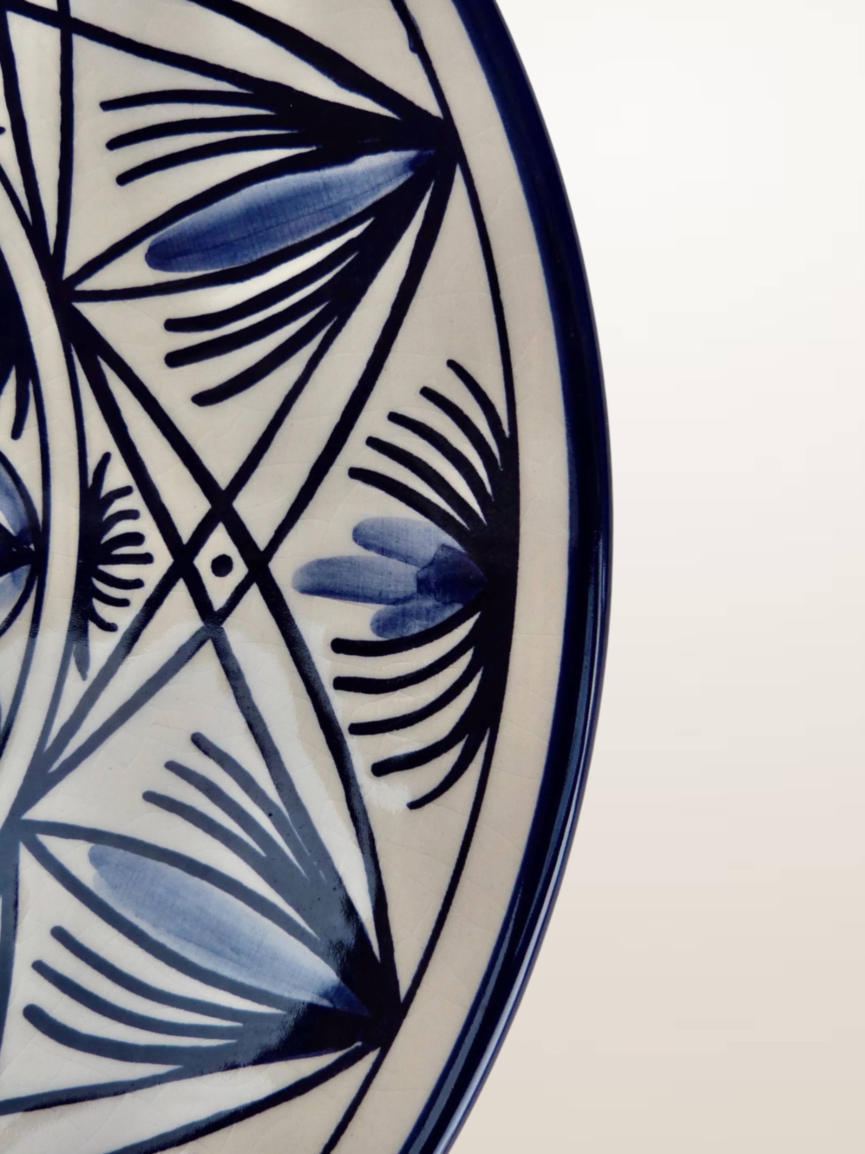 Set of three painted Spanish ceramic dishes - ⌀ 23, 26 and 32 cm