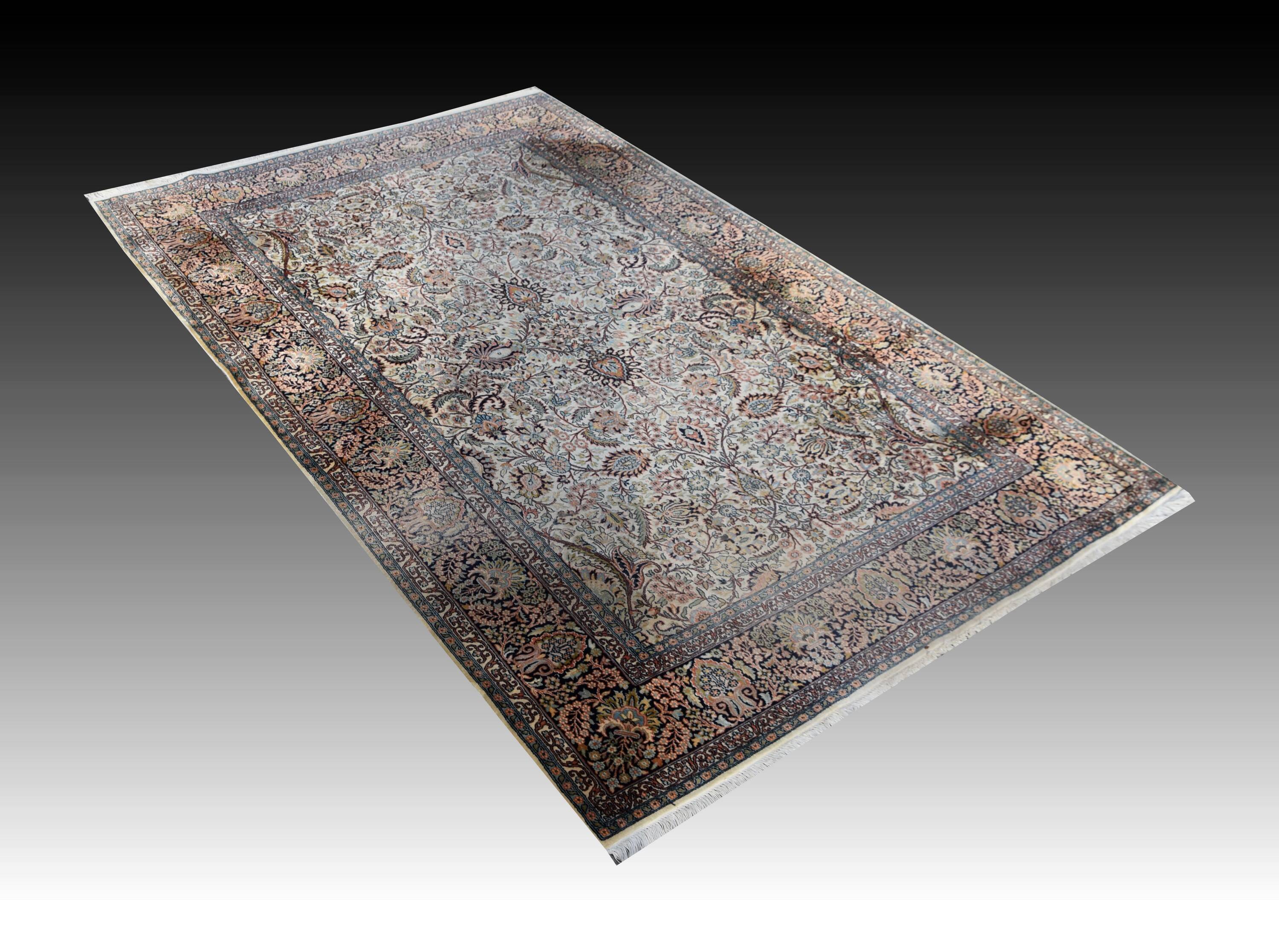 Kashmir Silk Oriental Rug: 1.68 x 2.63 Meters
