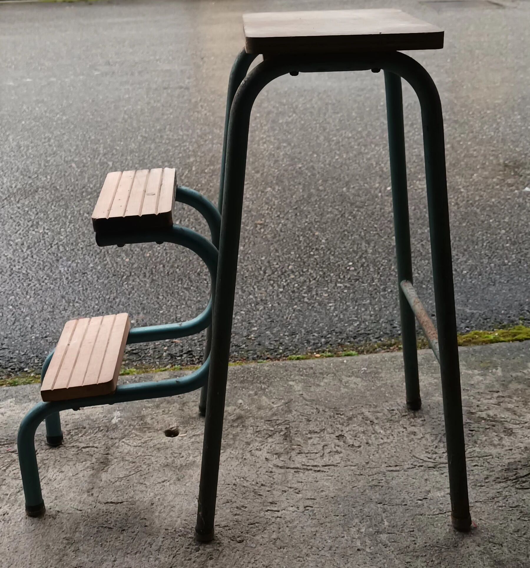 Stepladder stool