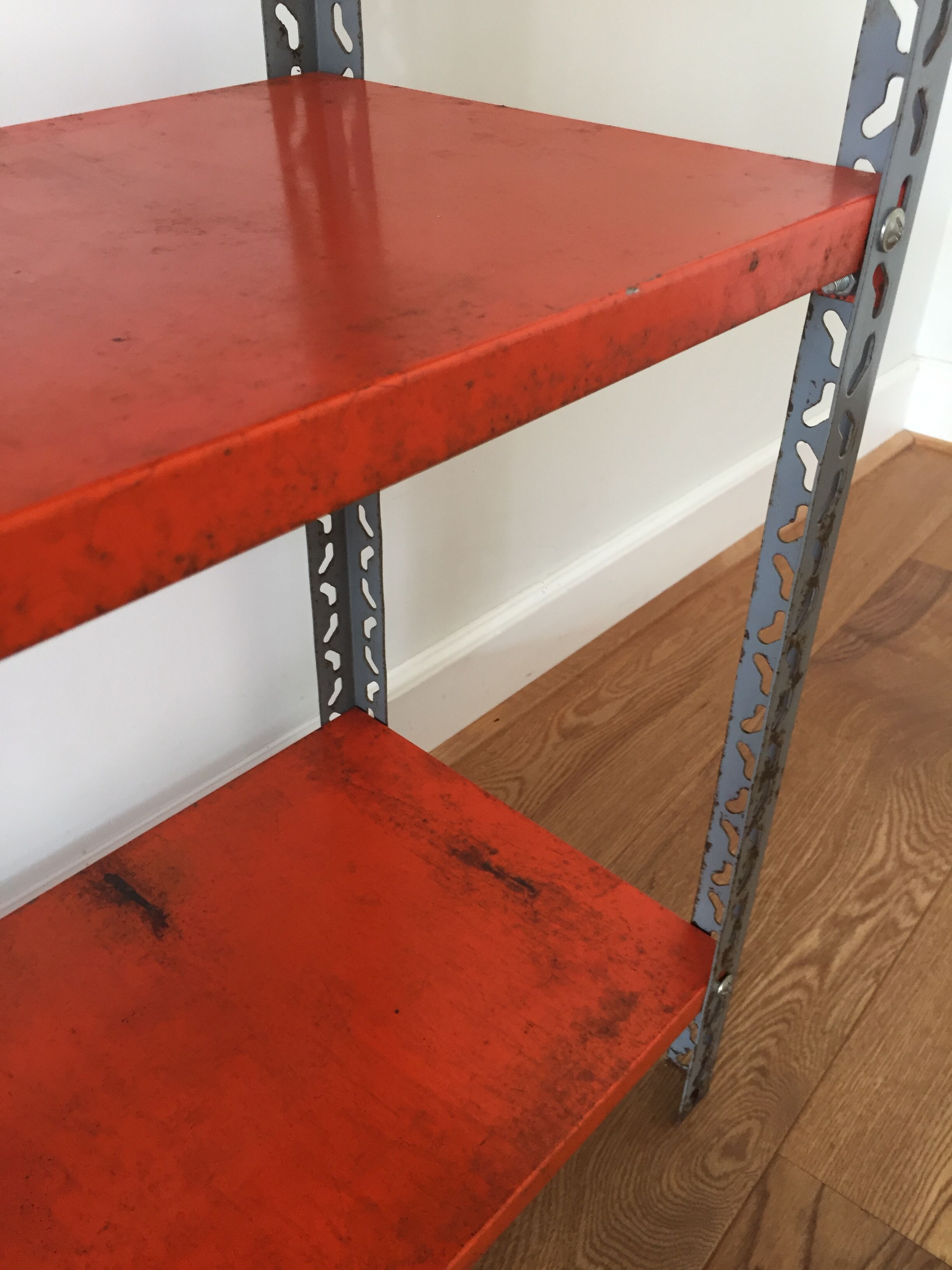 Console / industrial shelf