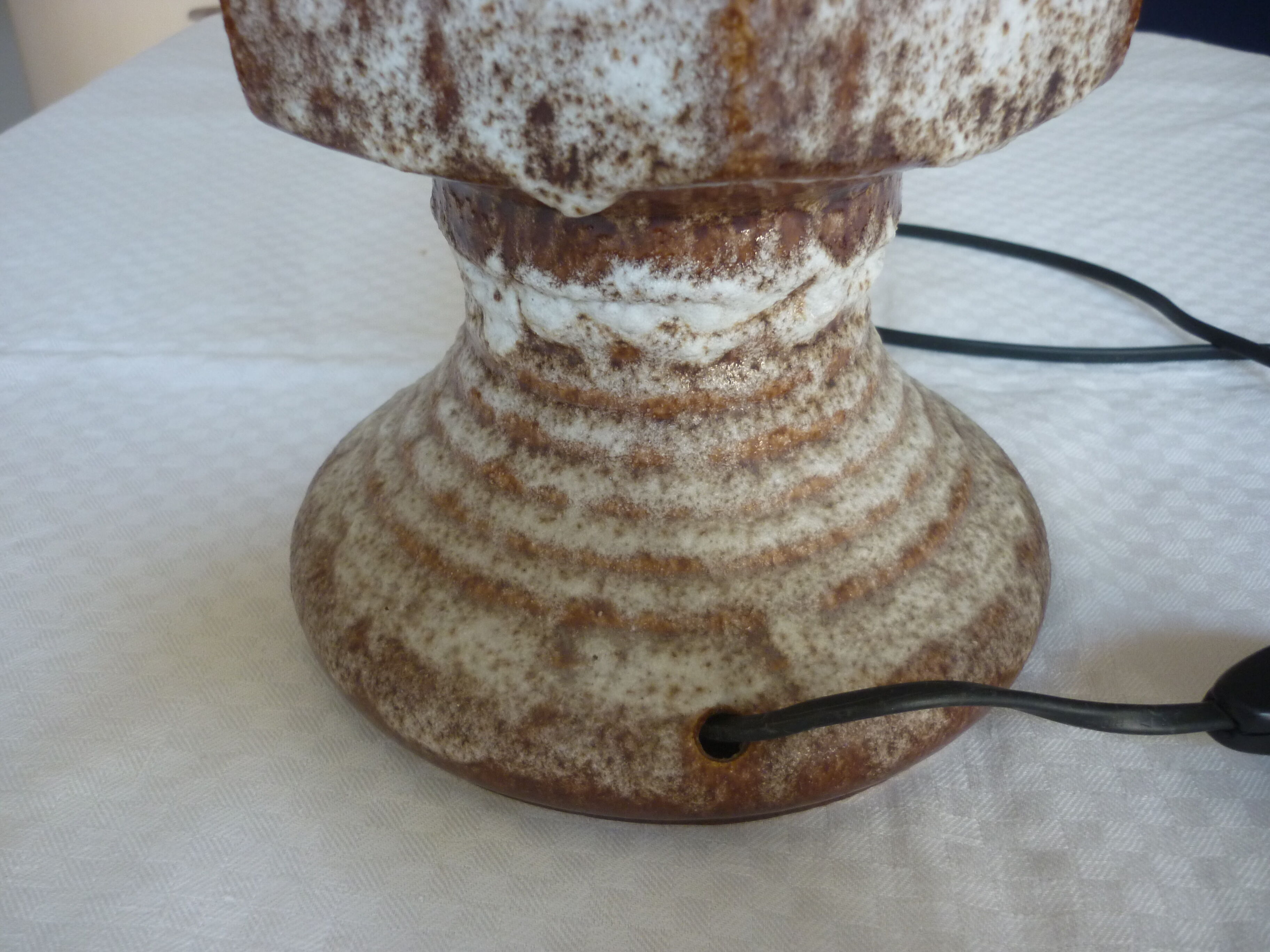 Lamp foot to lay ceramic brown granite