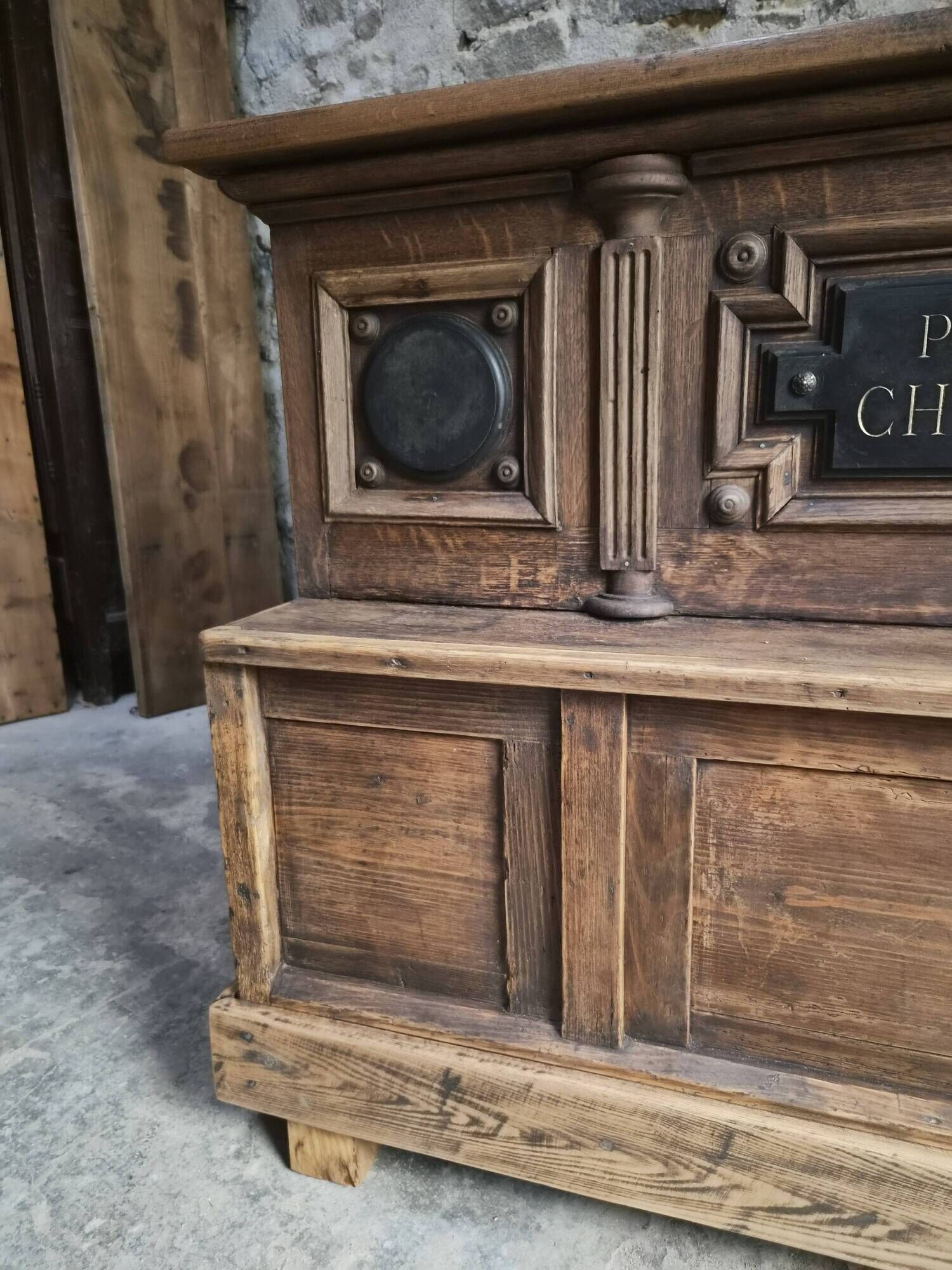 Pharmacy counter in antique oak / kitchen island, circa 1870–1900