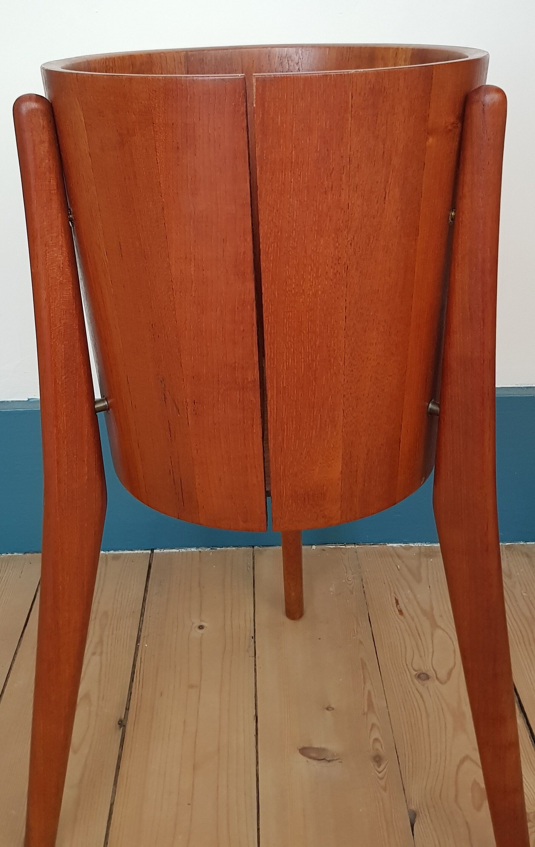 Tripod Scandinavian teak pot cover