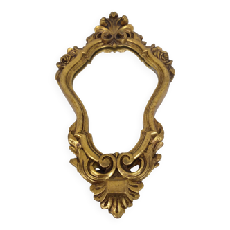 Miroir style rocaille en stuc doré