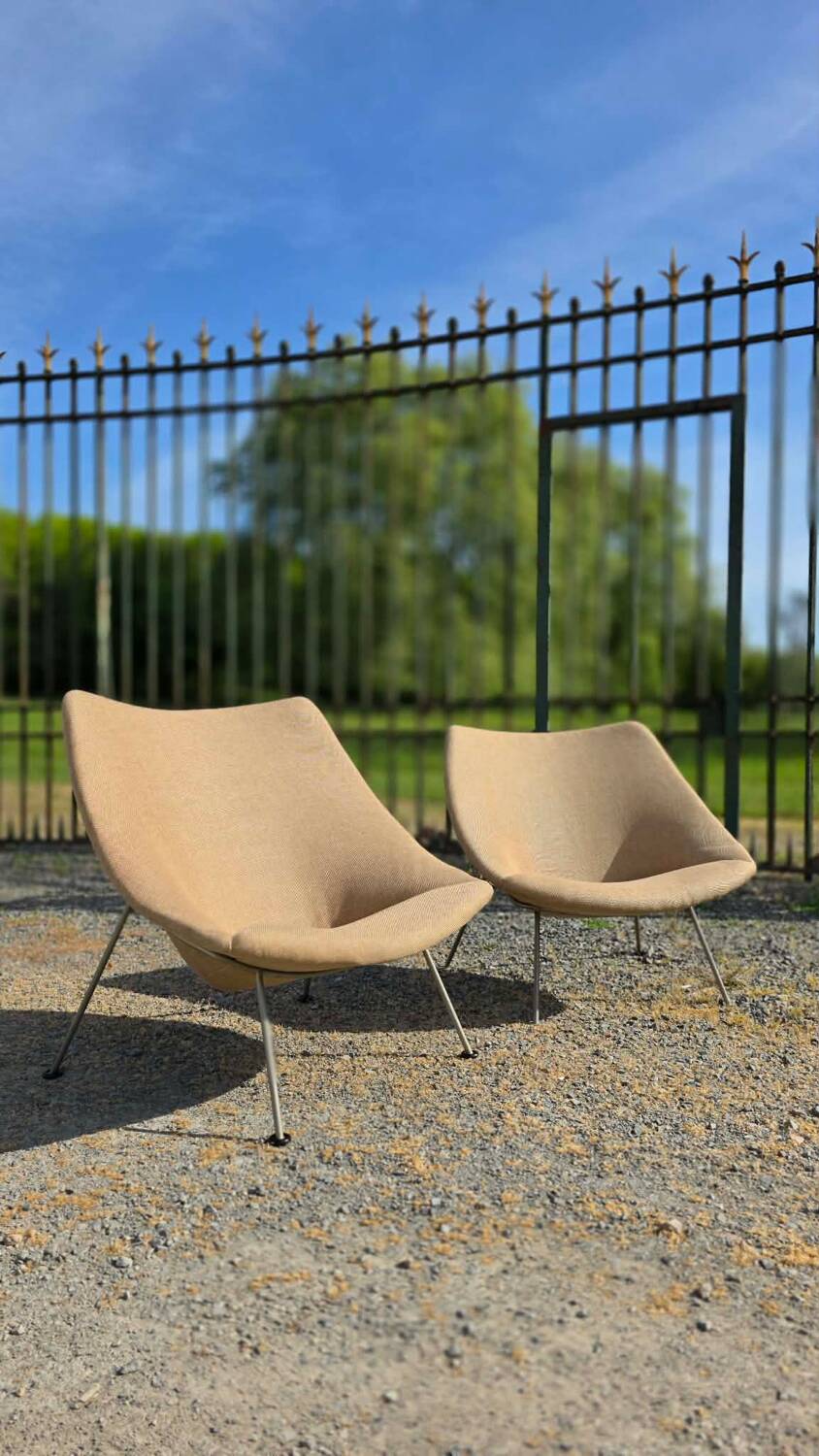 Pair of Oyster armchairs F156 and F157 by Pierre Paulin, late 1950s-60s.