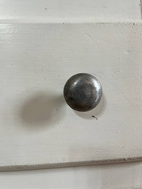 White chest of drawers