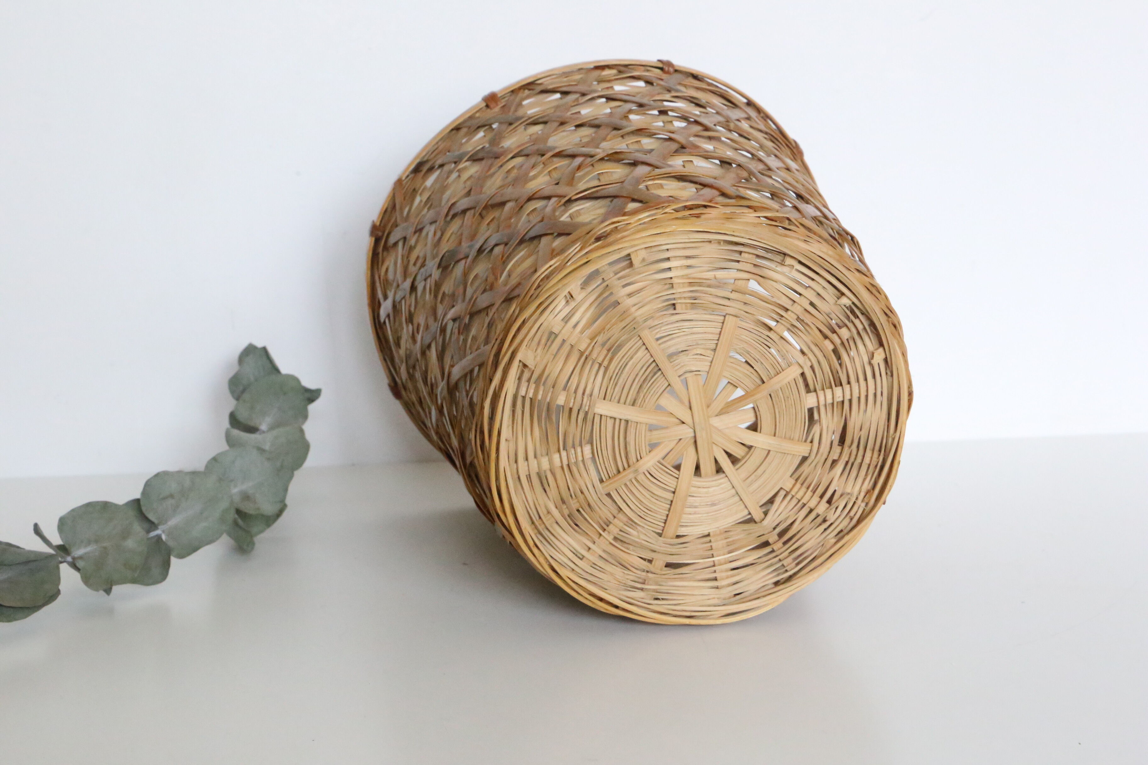 Cache-pot en osier, vintage français