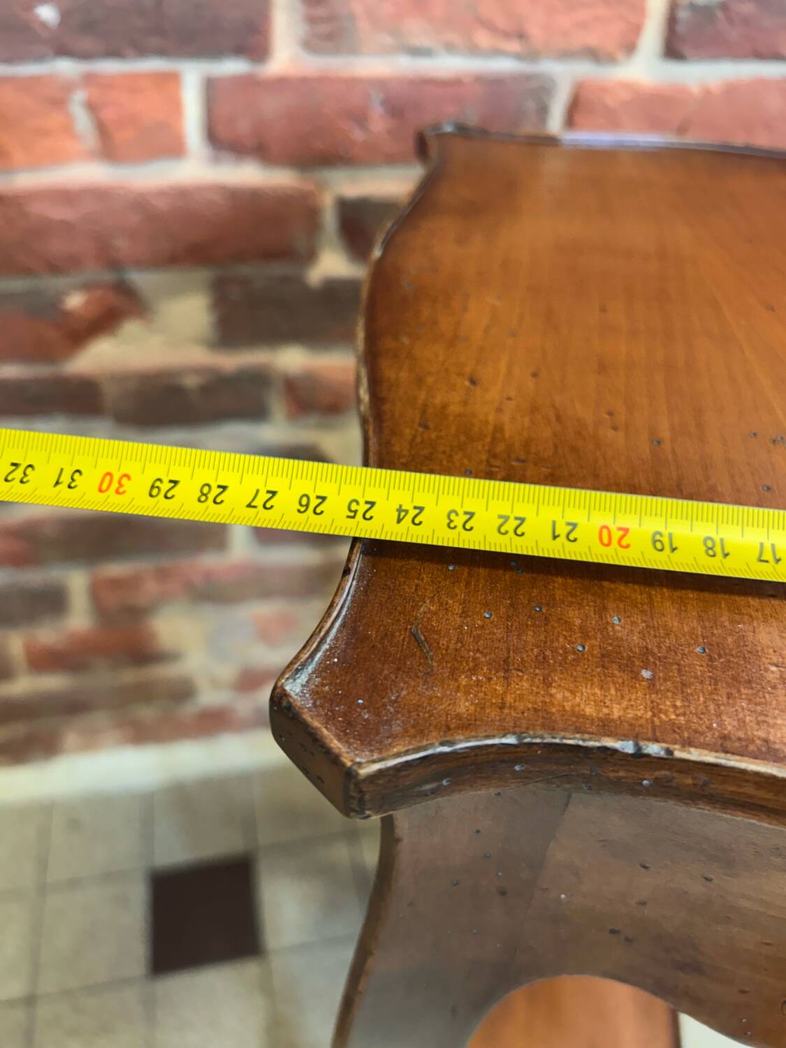 Pretty little vintage pedestal side table