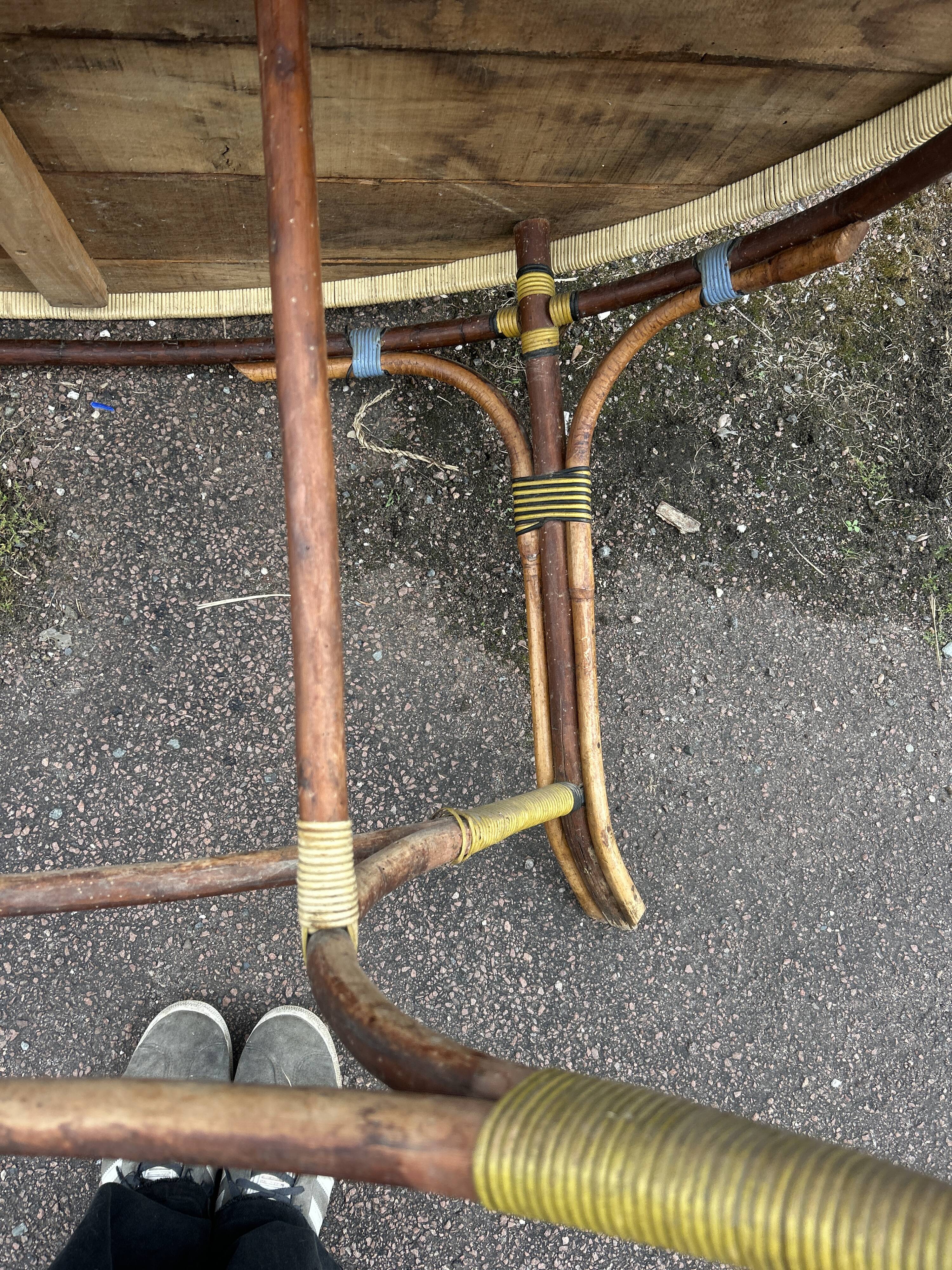 Table ovale en bois et rotin , début XX Siècle