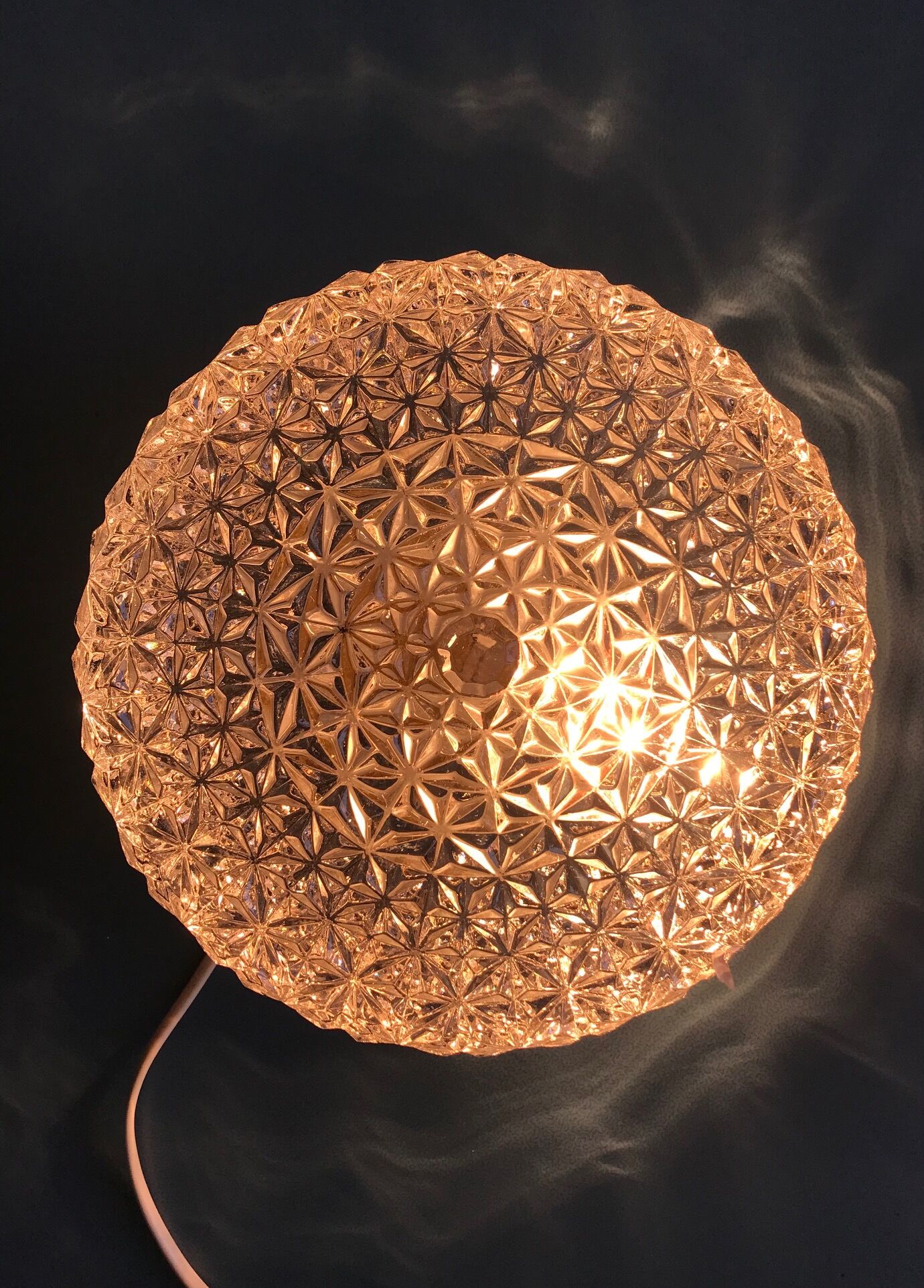 Round ceiling light in chiseled glass