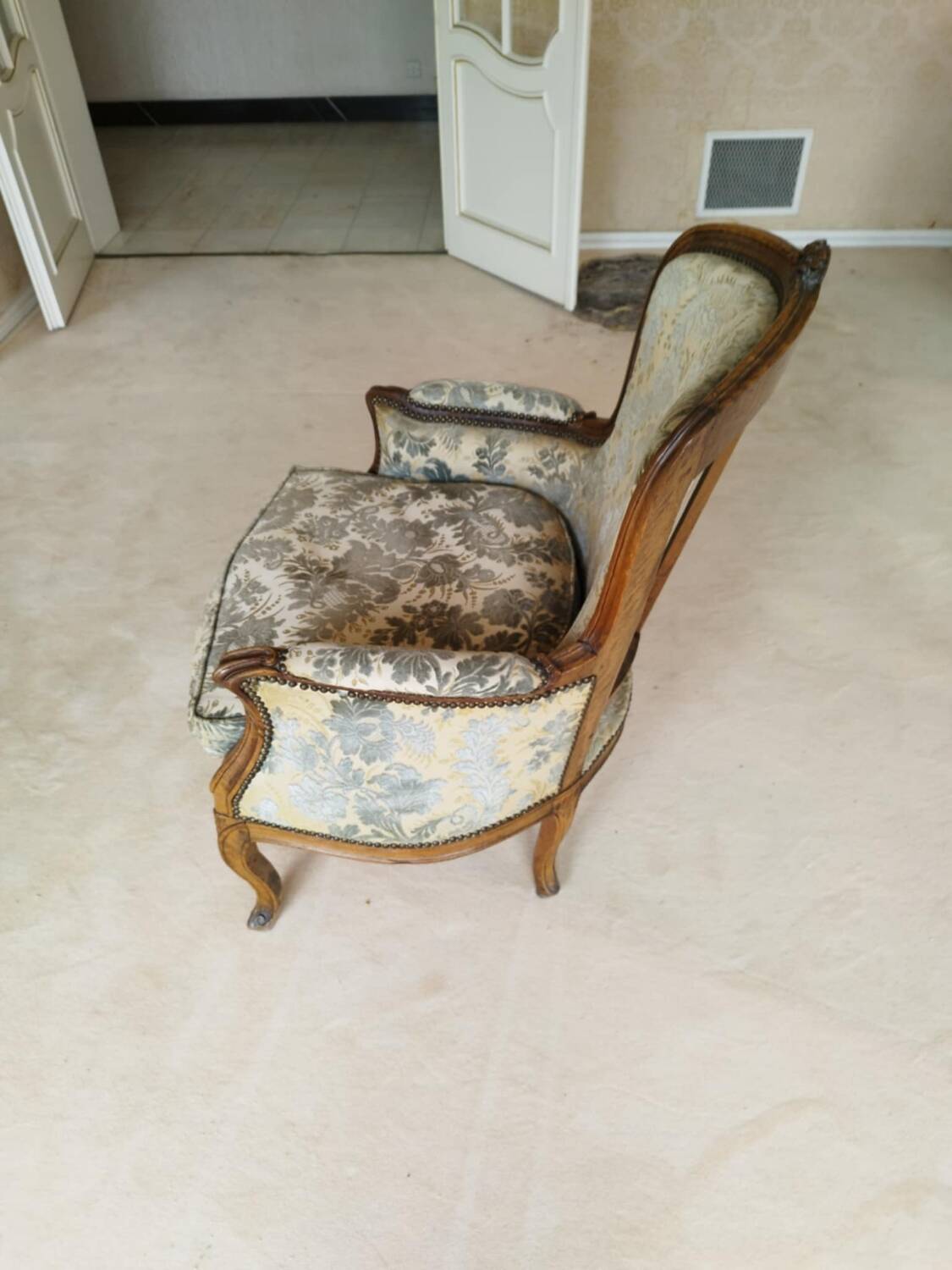 Living room (Louis XV daybed and two bergère armchairs)