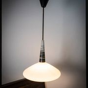 Suspension scandinave en opaline des années 60