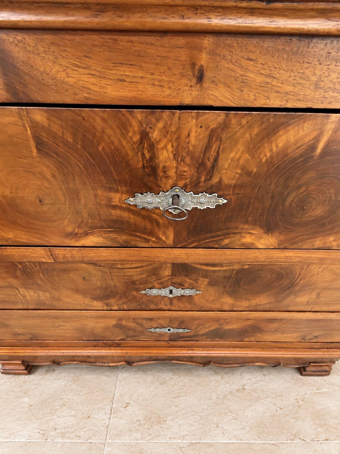 French Louis-Philippe style commode in walnut burl.