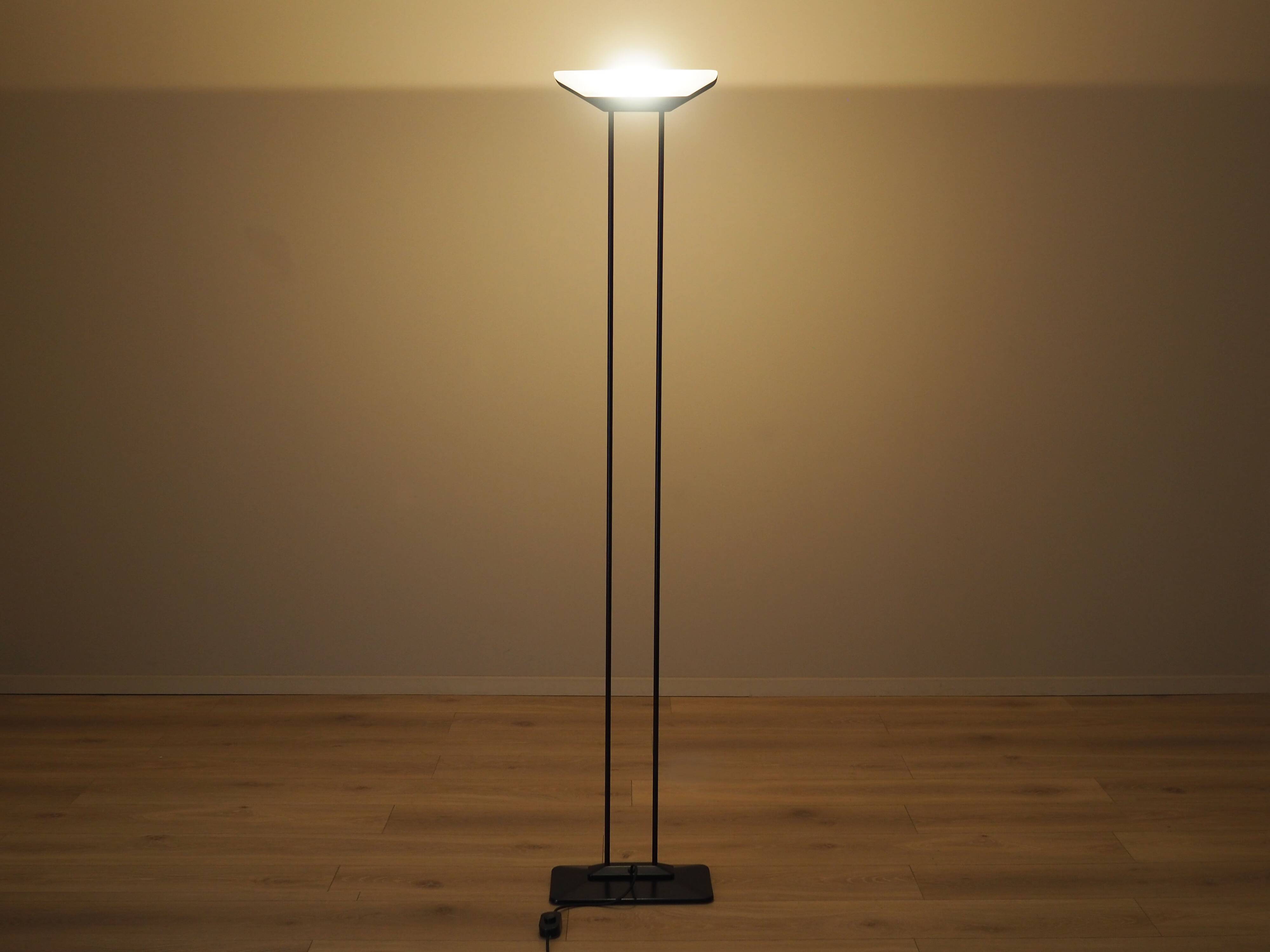 Lampadaire, design italien, années 70, production : Italie