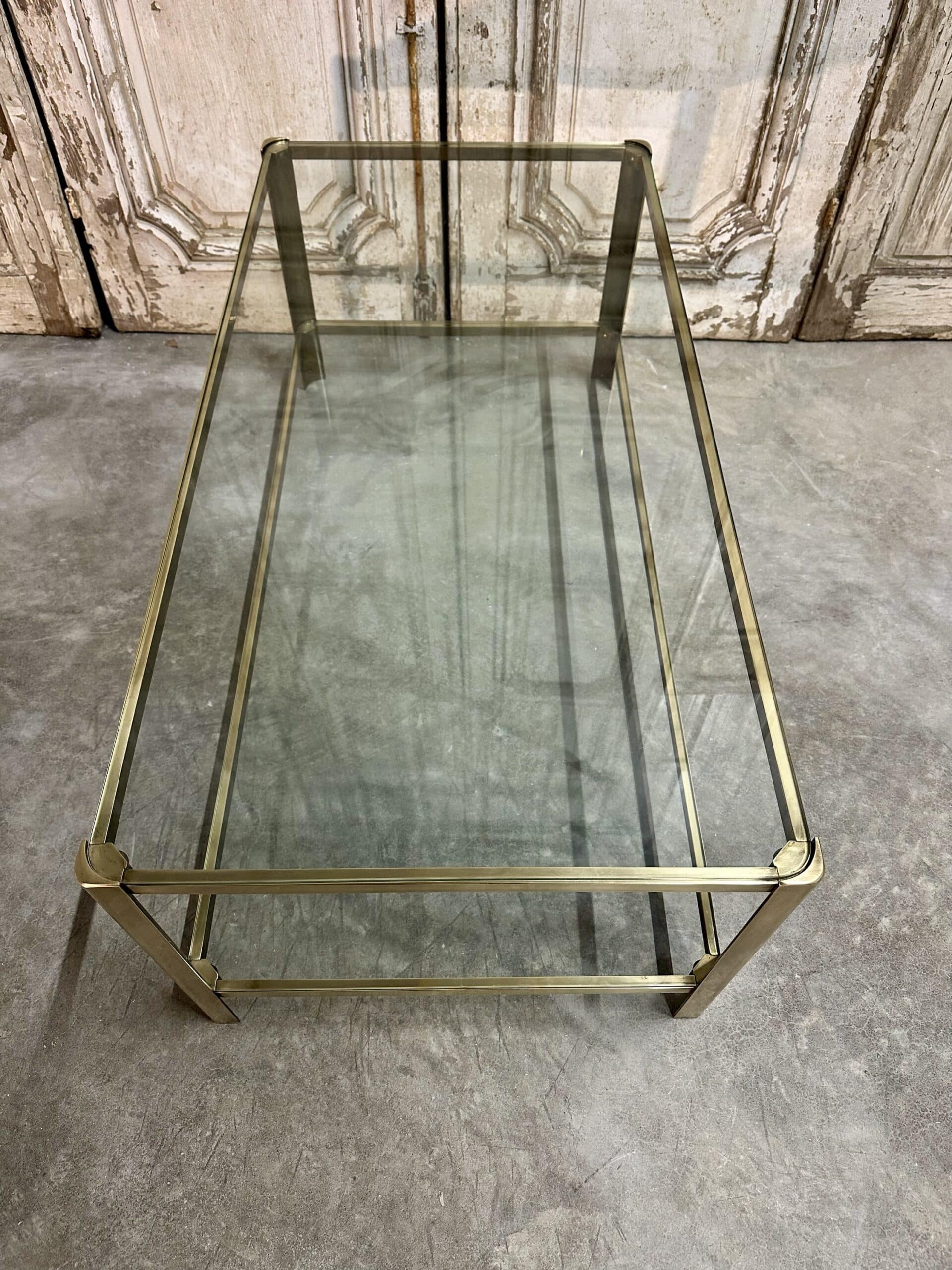 Table basse à double plateau en bronze attribuée à Jacques Quinet