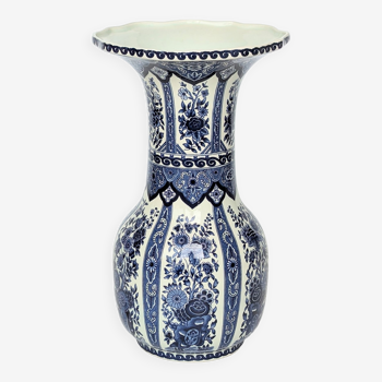 Grand vase en forme de balustre en céramique en bleu de Delfts par Boch pour Royal Sphinx