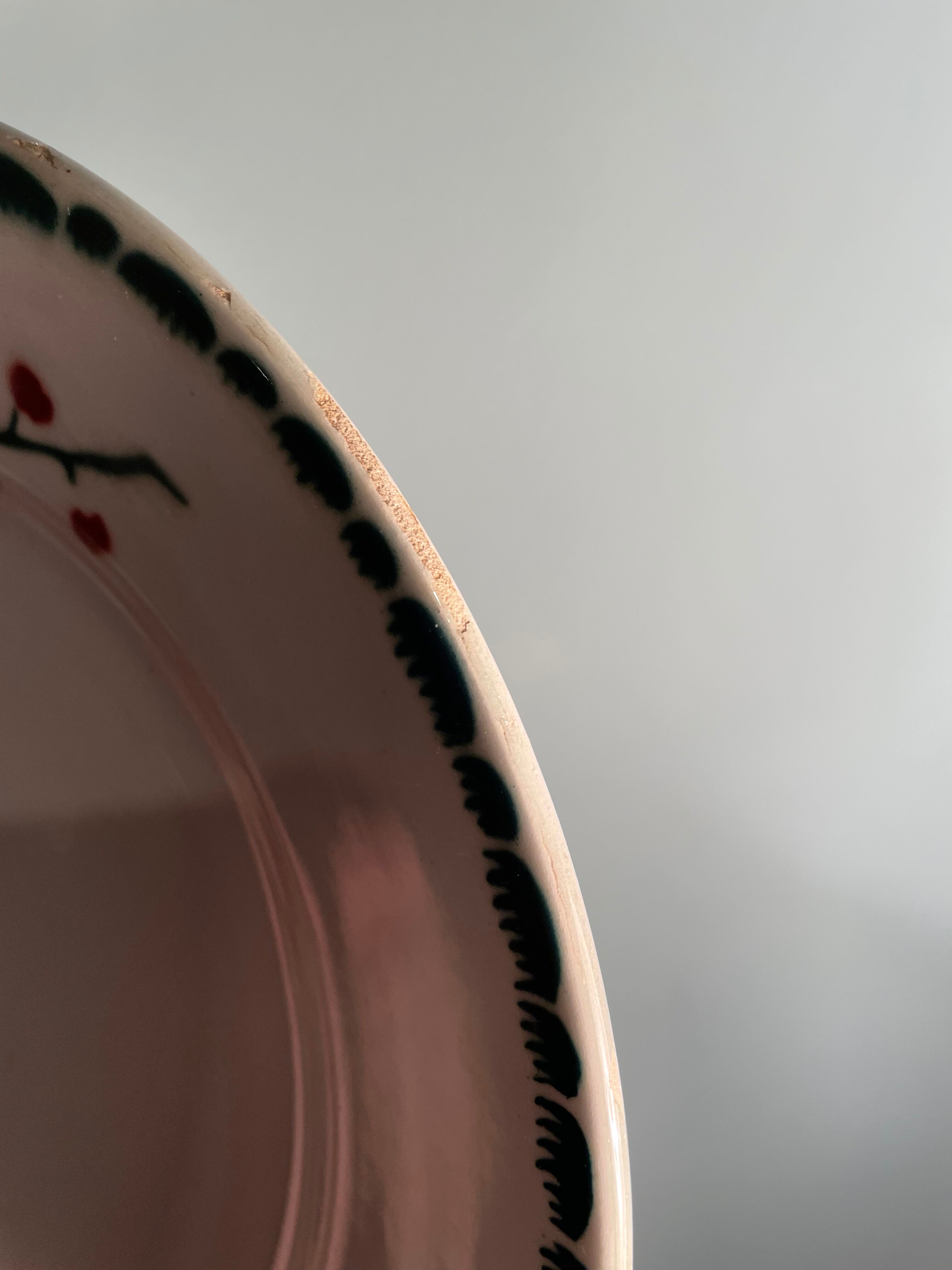 Set of 12 vintage flat plates