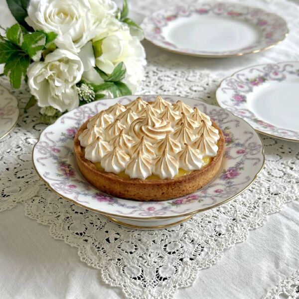 Plat à gâteaux en porcelaine de Limoges à guirlandes florales et rubans, ''Vieux Bernardaud'' D&C (Delinières & Cie), fin XIXe siècle