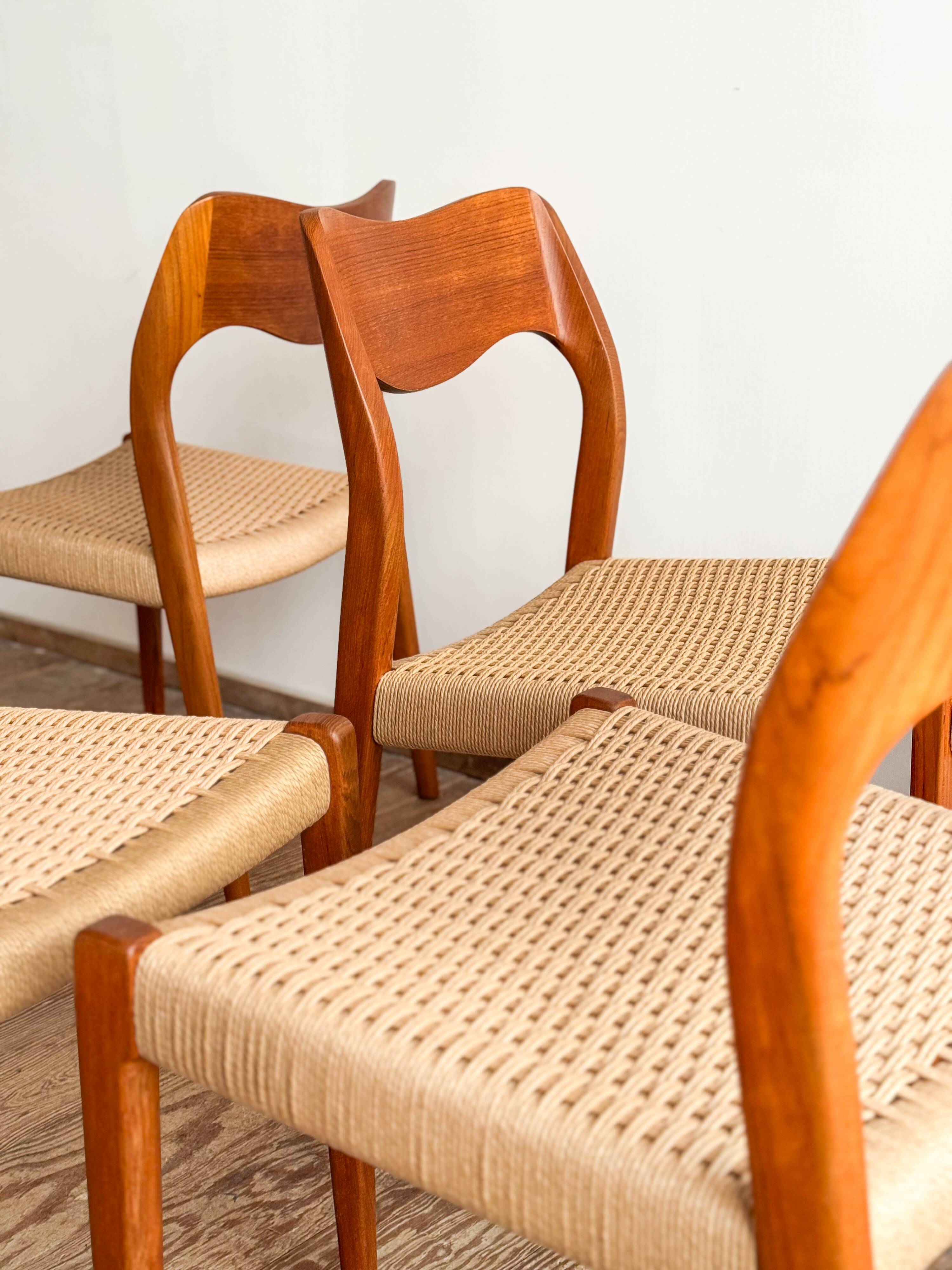 Lot de 8 chaises de salle à manger modèle 71 en teck par Niels O. Møller