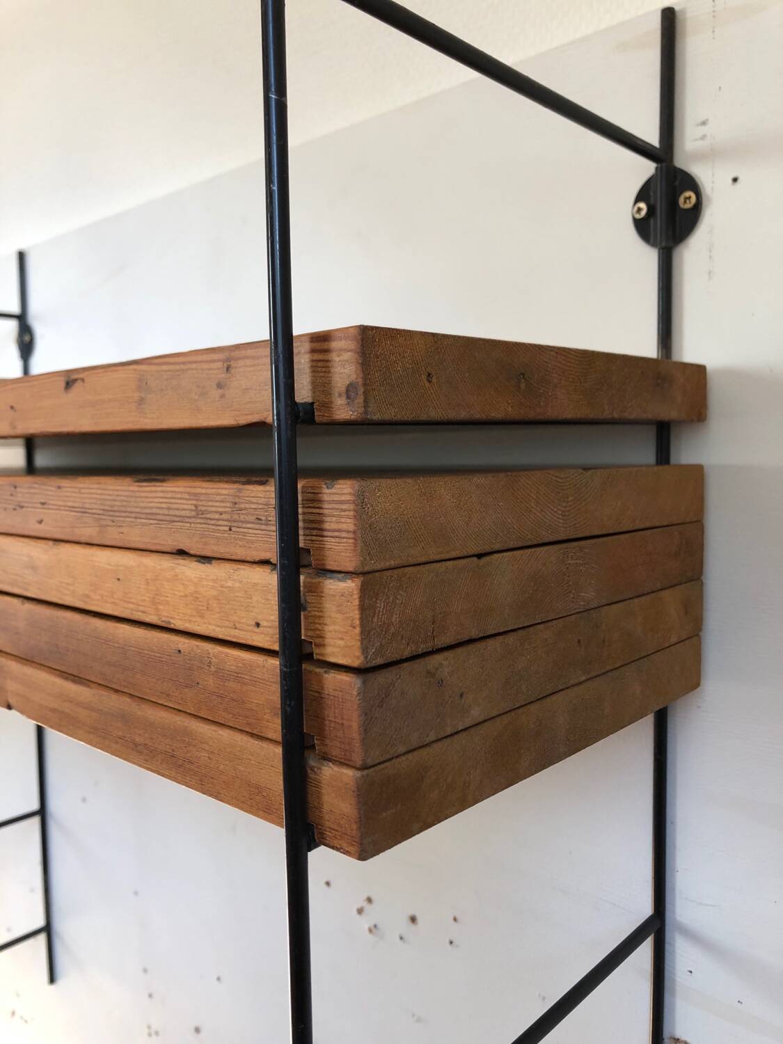 Wall shelf
