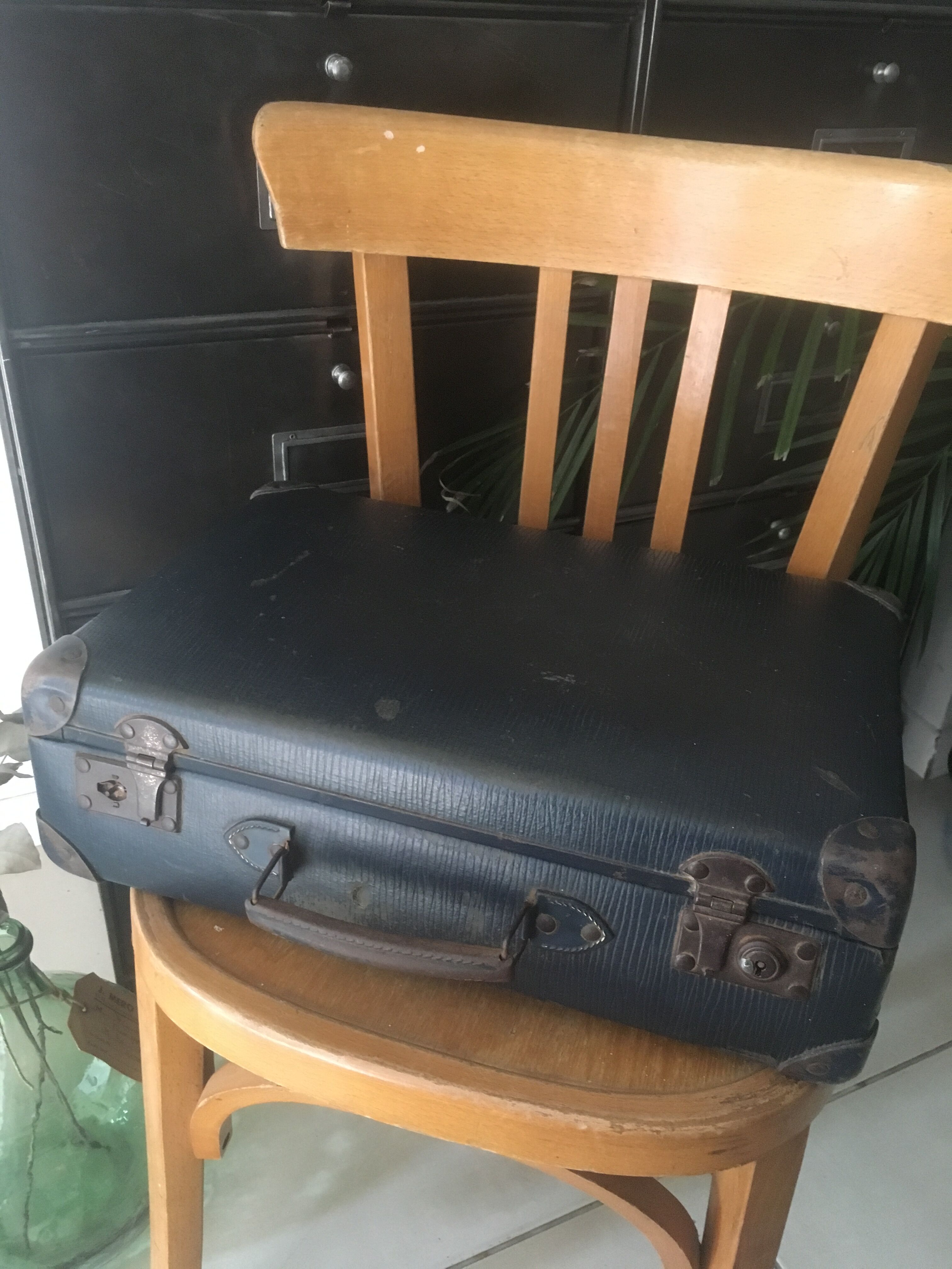 Suitcase reinforced cardboard