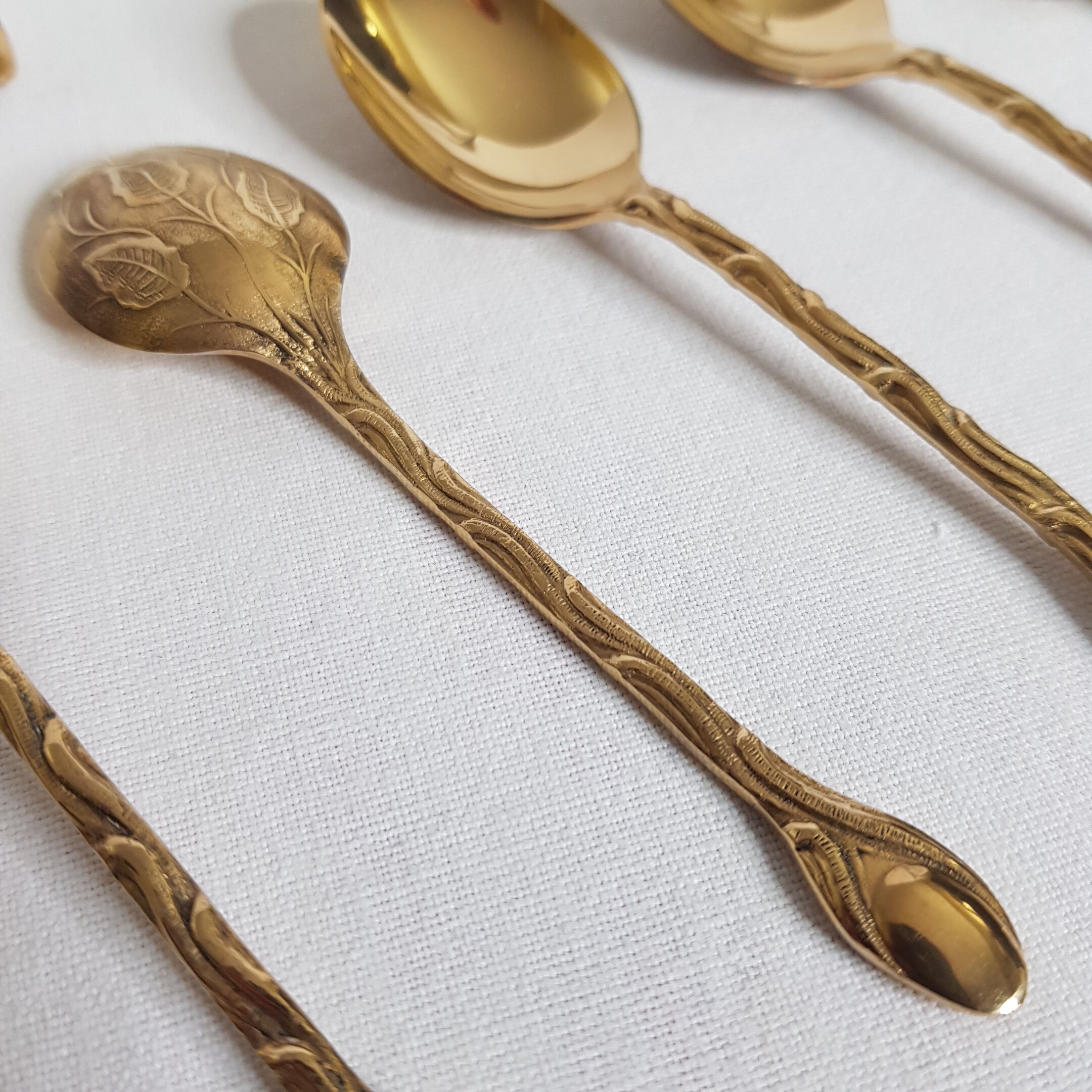 Set of 12 mocha spoons in golden metal with vegetable décor and coffee bean