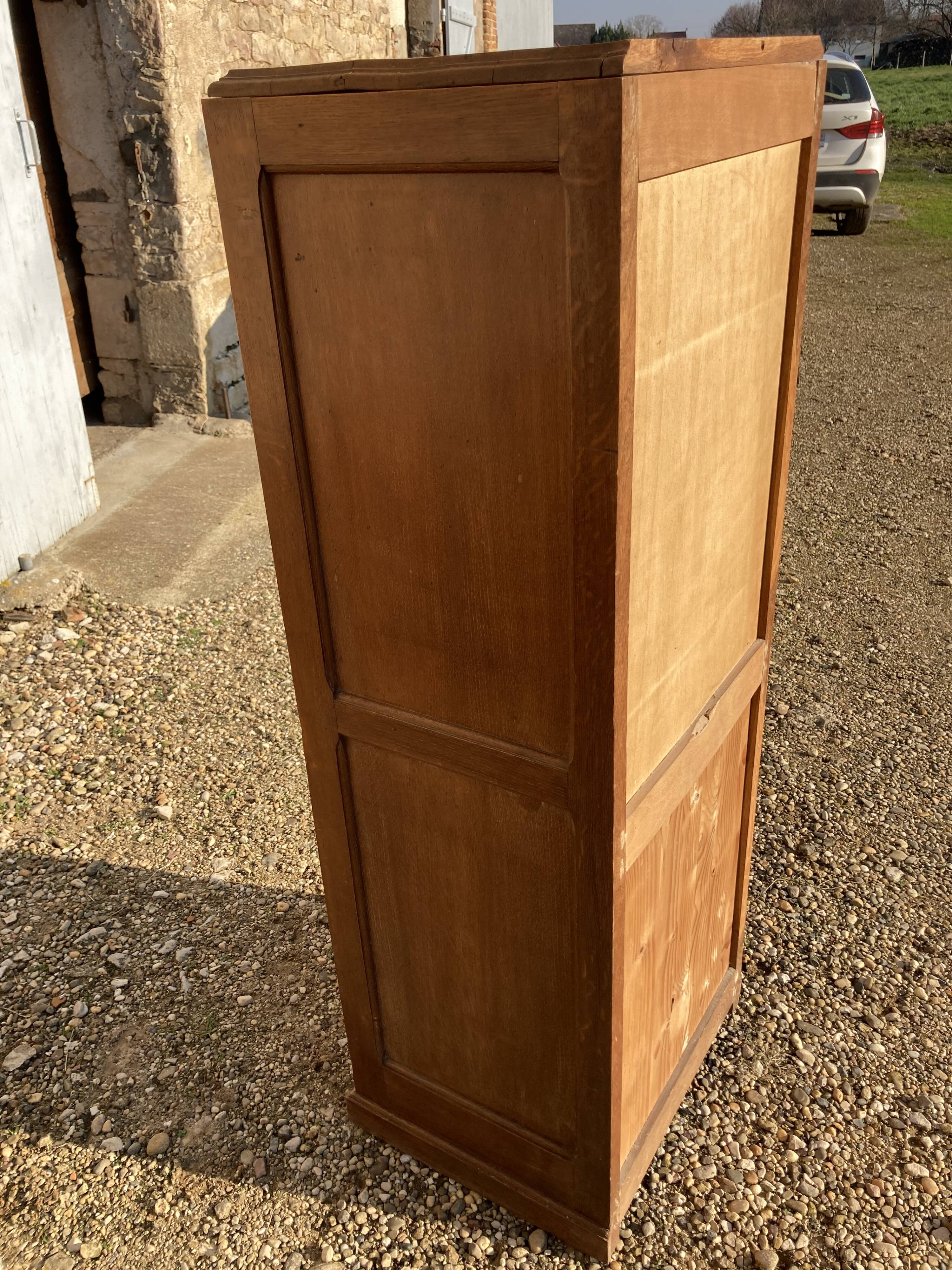 Simple notary curtain binder