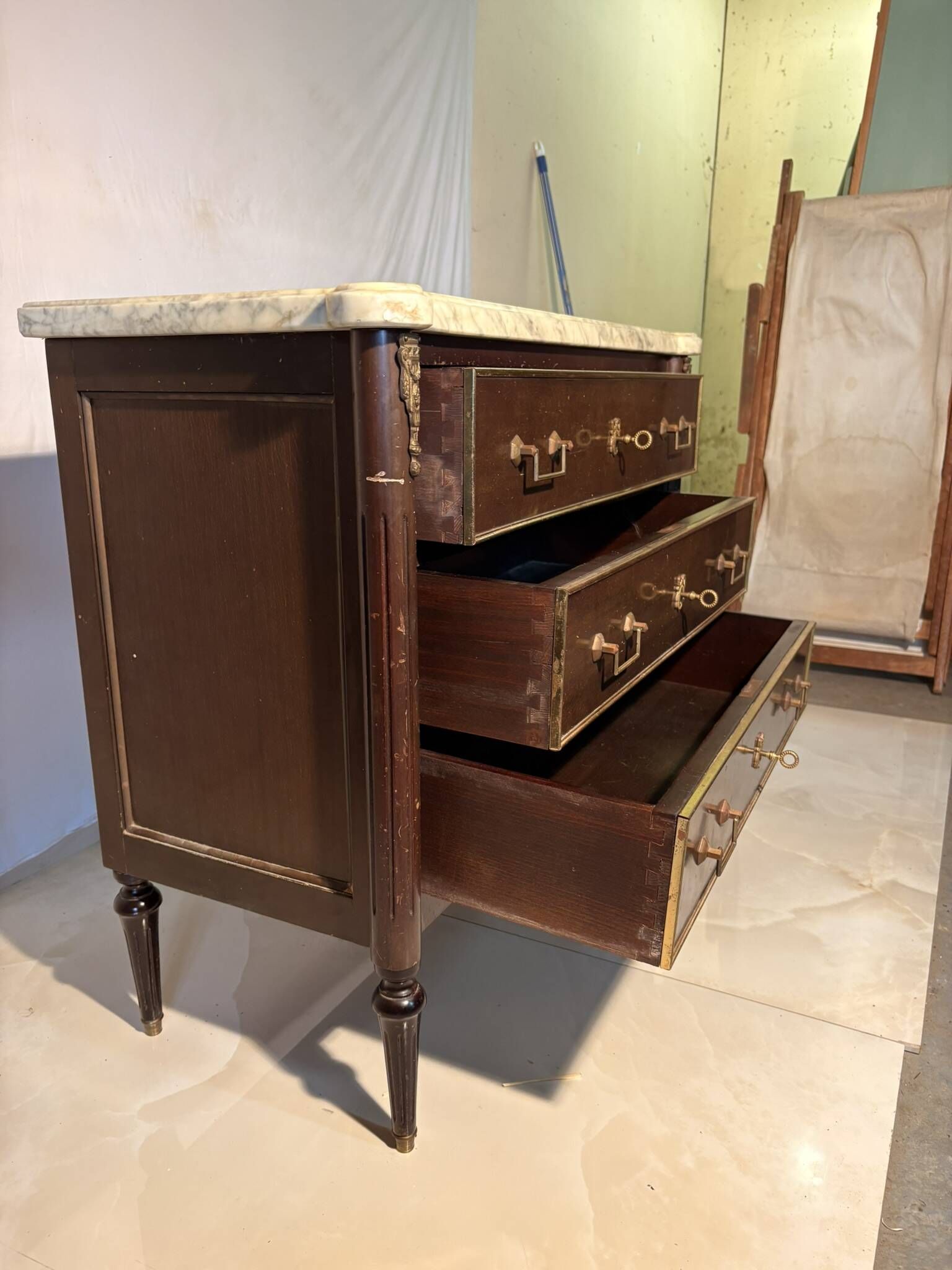 Commode with 3 drawers in Louis XVI style, marble and gilded bronze.