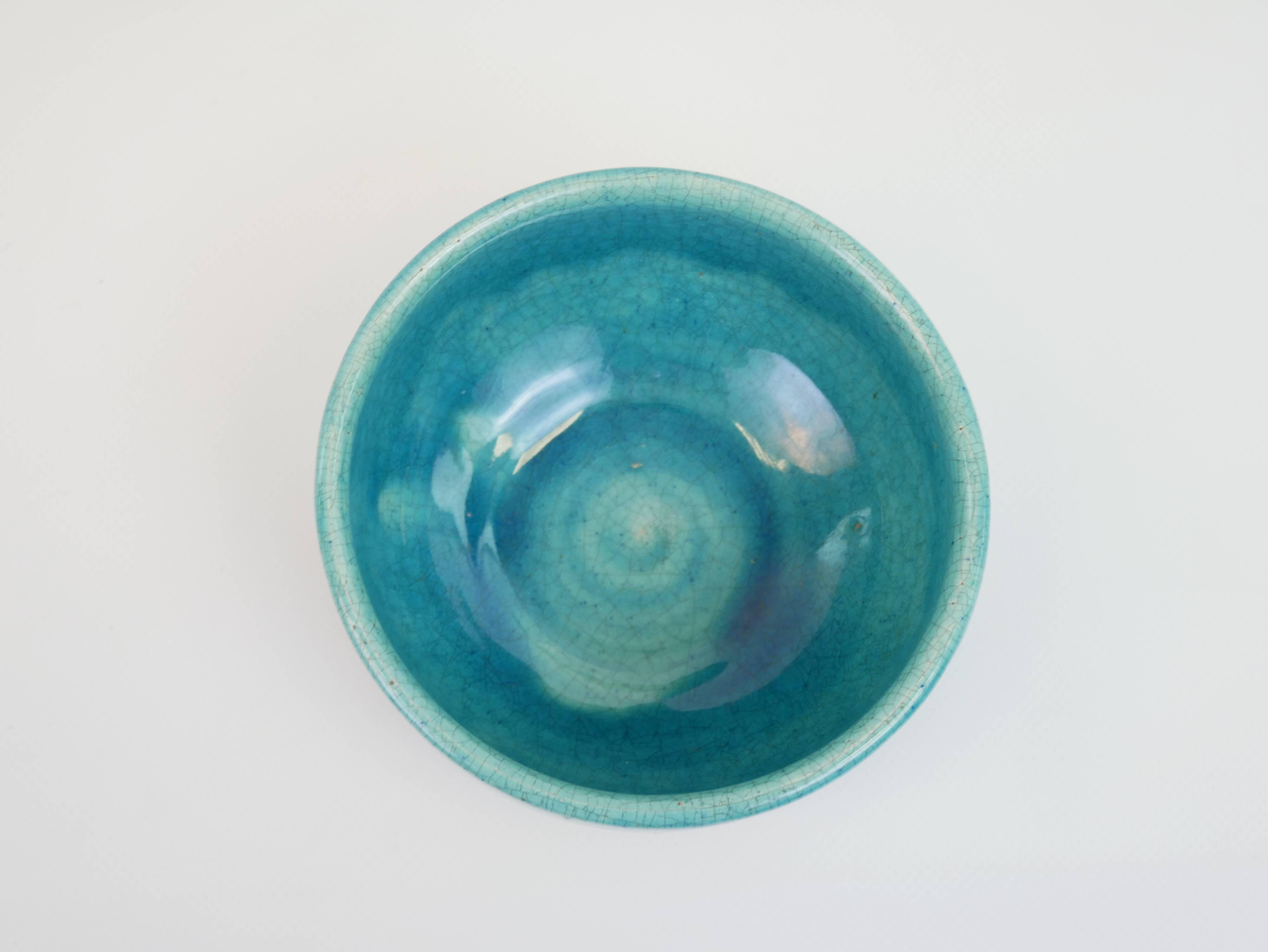bol en céramique bleu à email craquelé