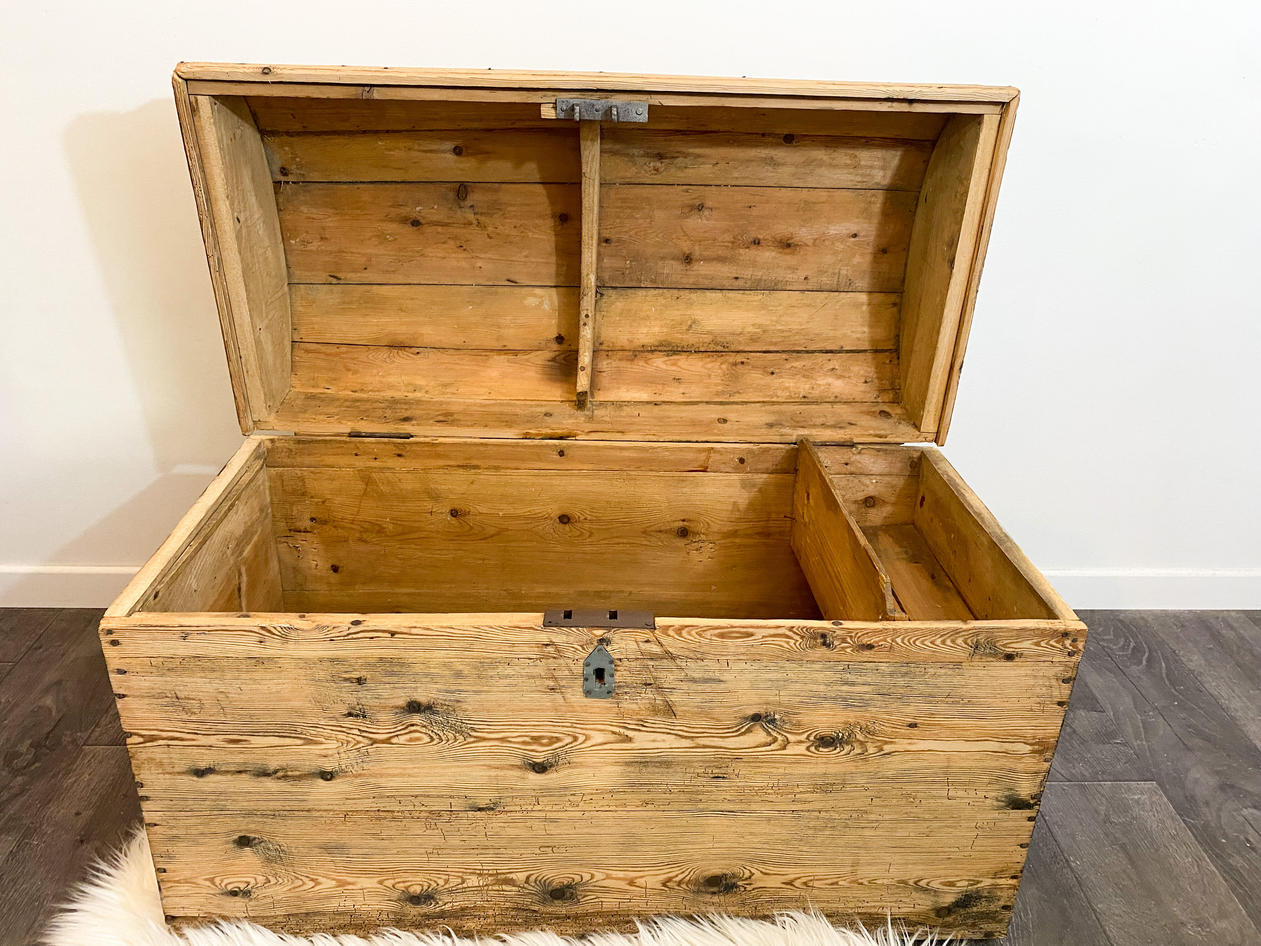 Old trunk restored in wood and zinc rounded top
