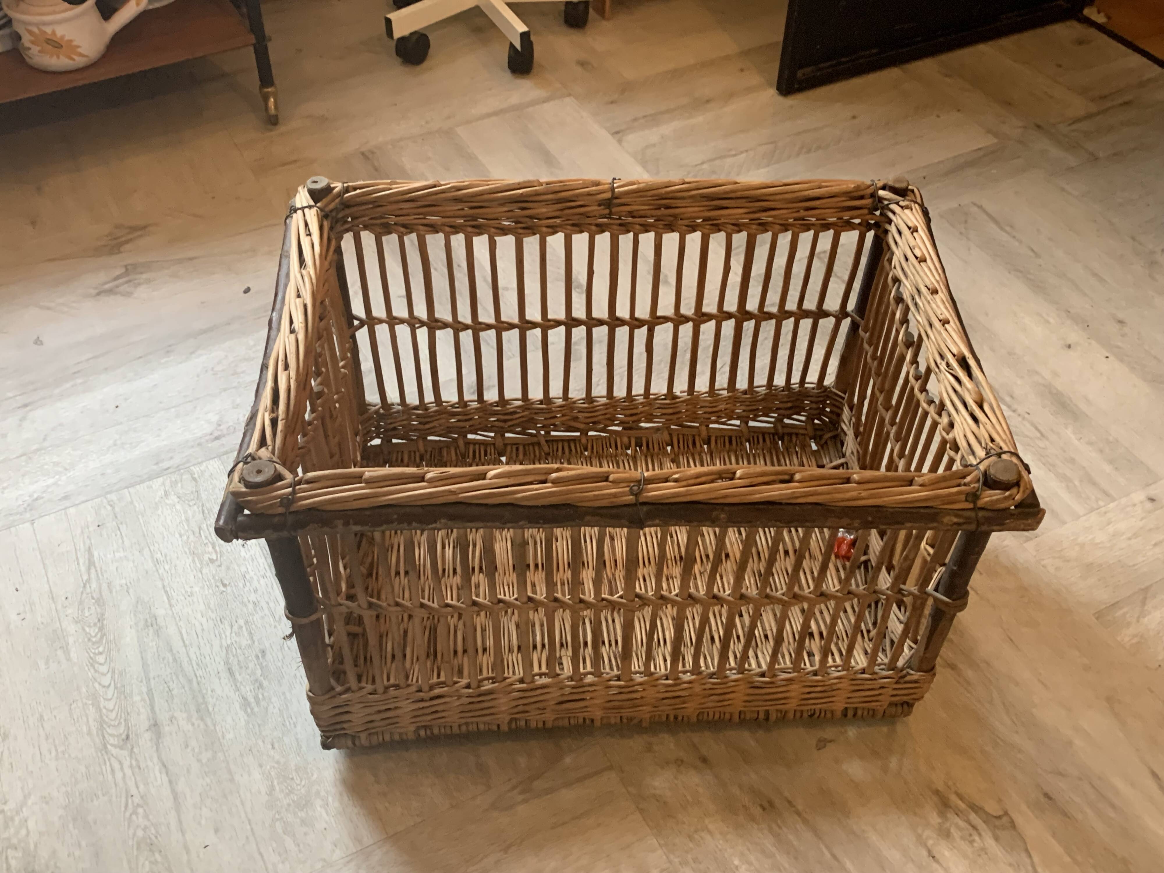 Large basket, rattan basket, old wicker linen basket