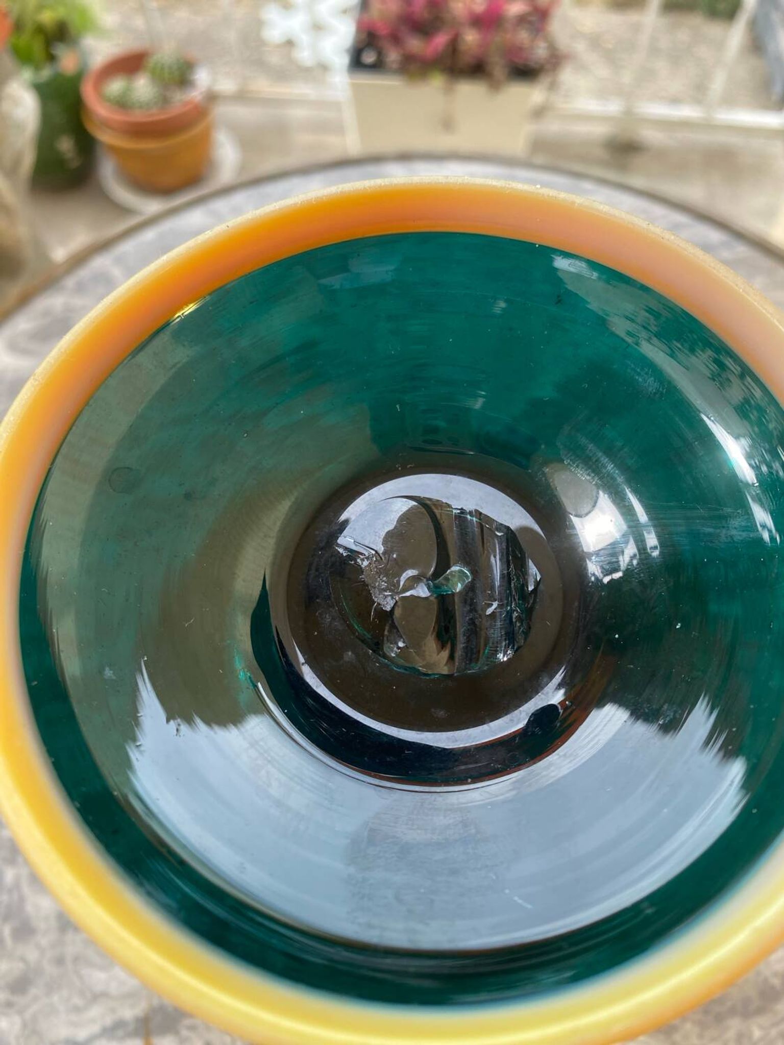 Ancien vase en cristal soufflé marbré