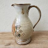 Old pitcher signed