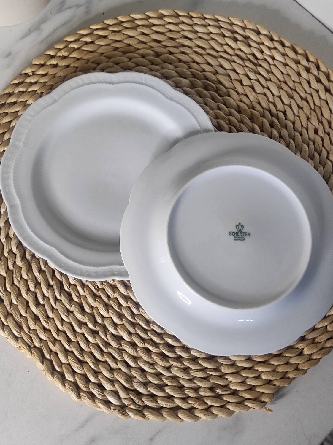 Dessert plates in porcelain