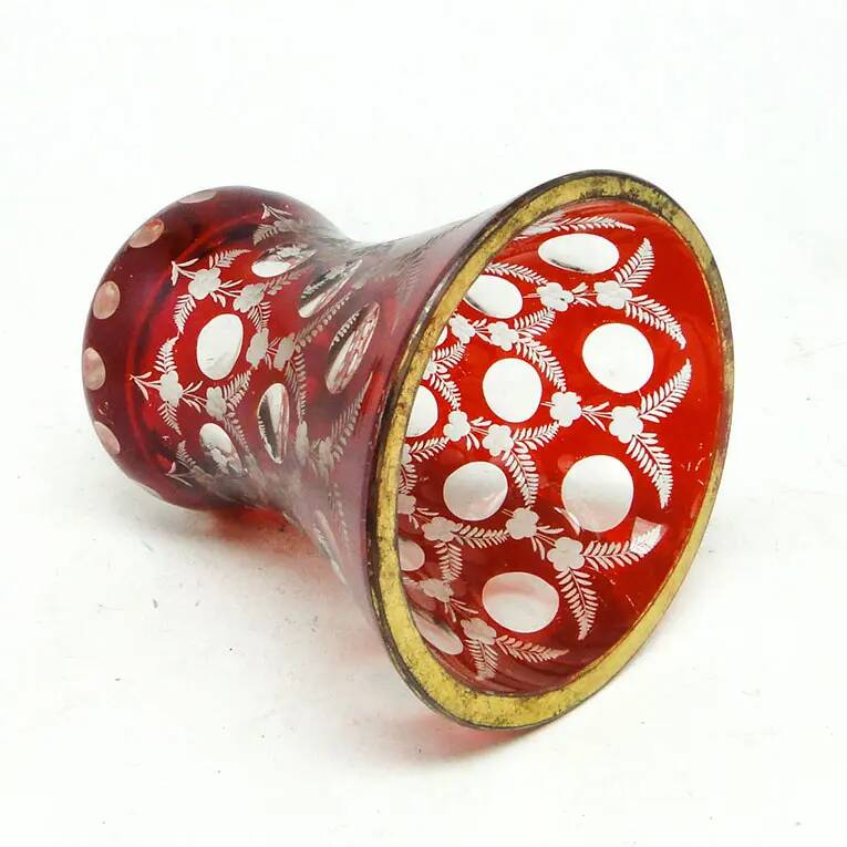 Verre Biedermeier, verre rouge, République tchèque, 19e siècle