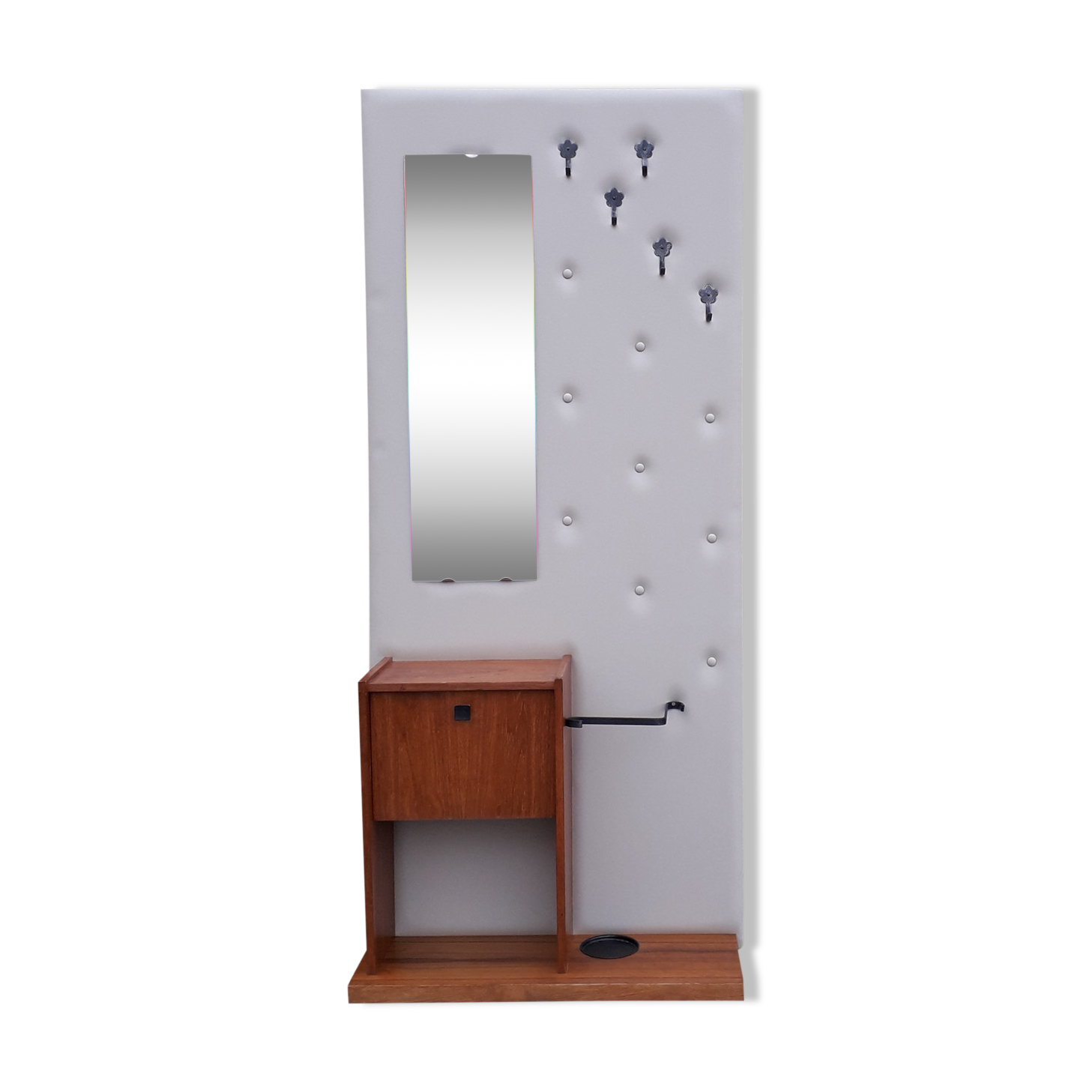 60s entry locker room