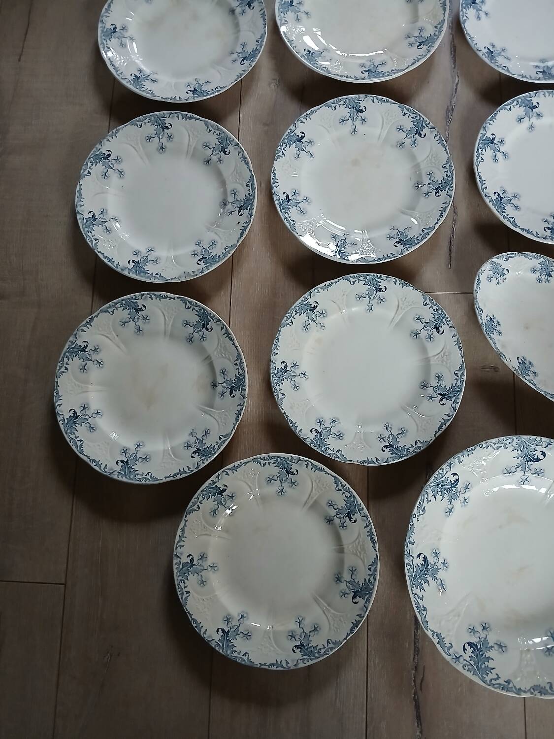 Longwy iron earth dinnerware set