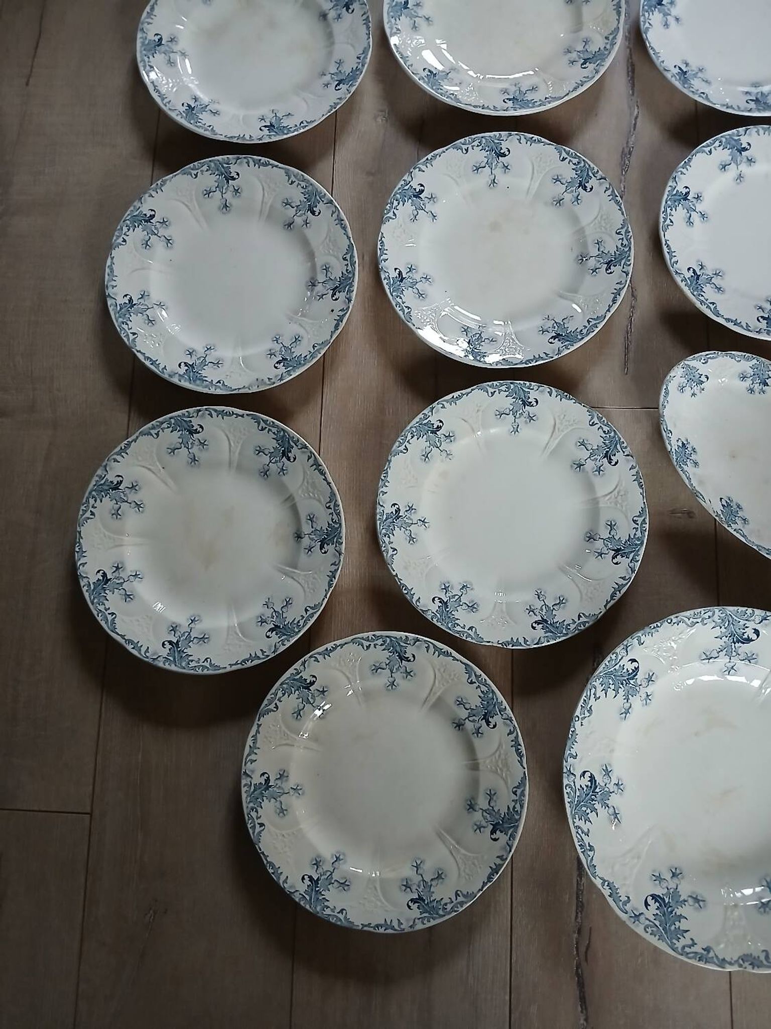 Longwy iron earth dinnerware set