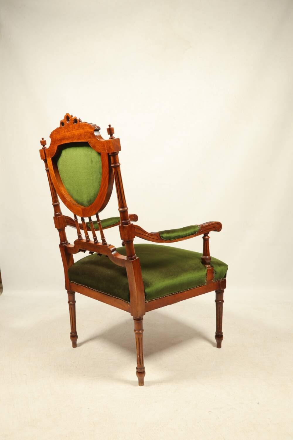 Fauteuil vintage style classique vert oregano XIX siècle