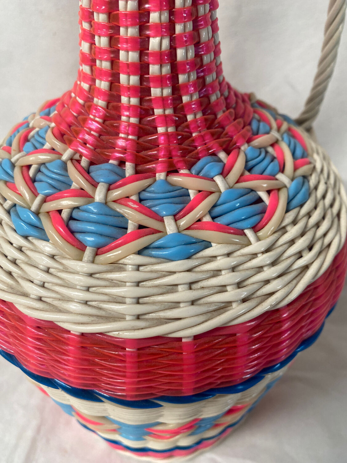 Vintage scoubidou carafe