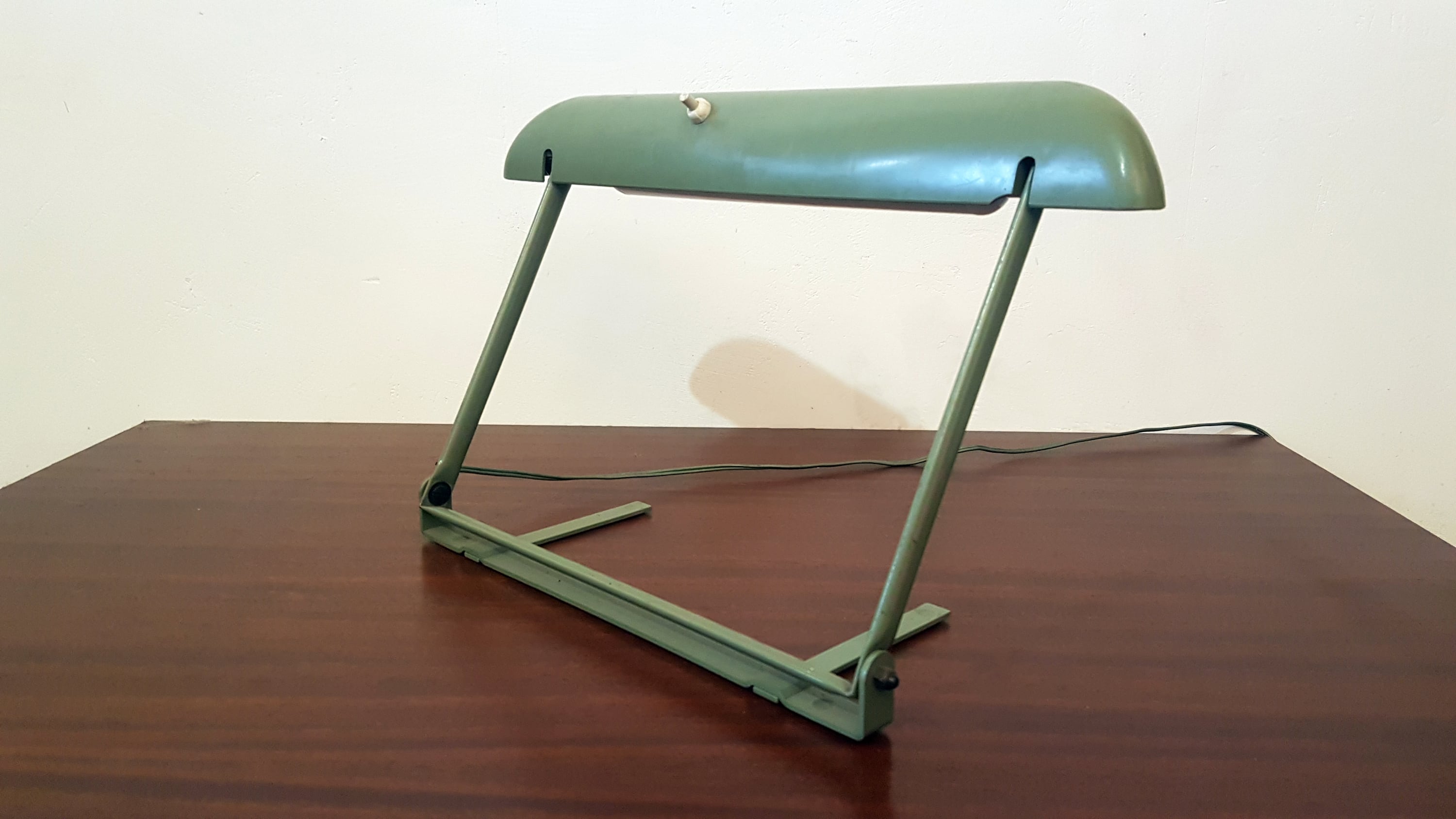 Articulated modernist industrial lamp